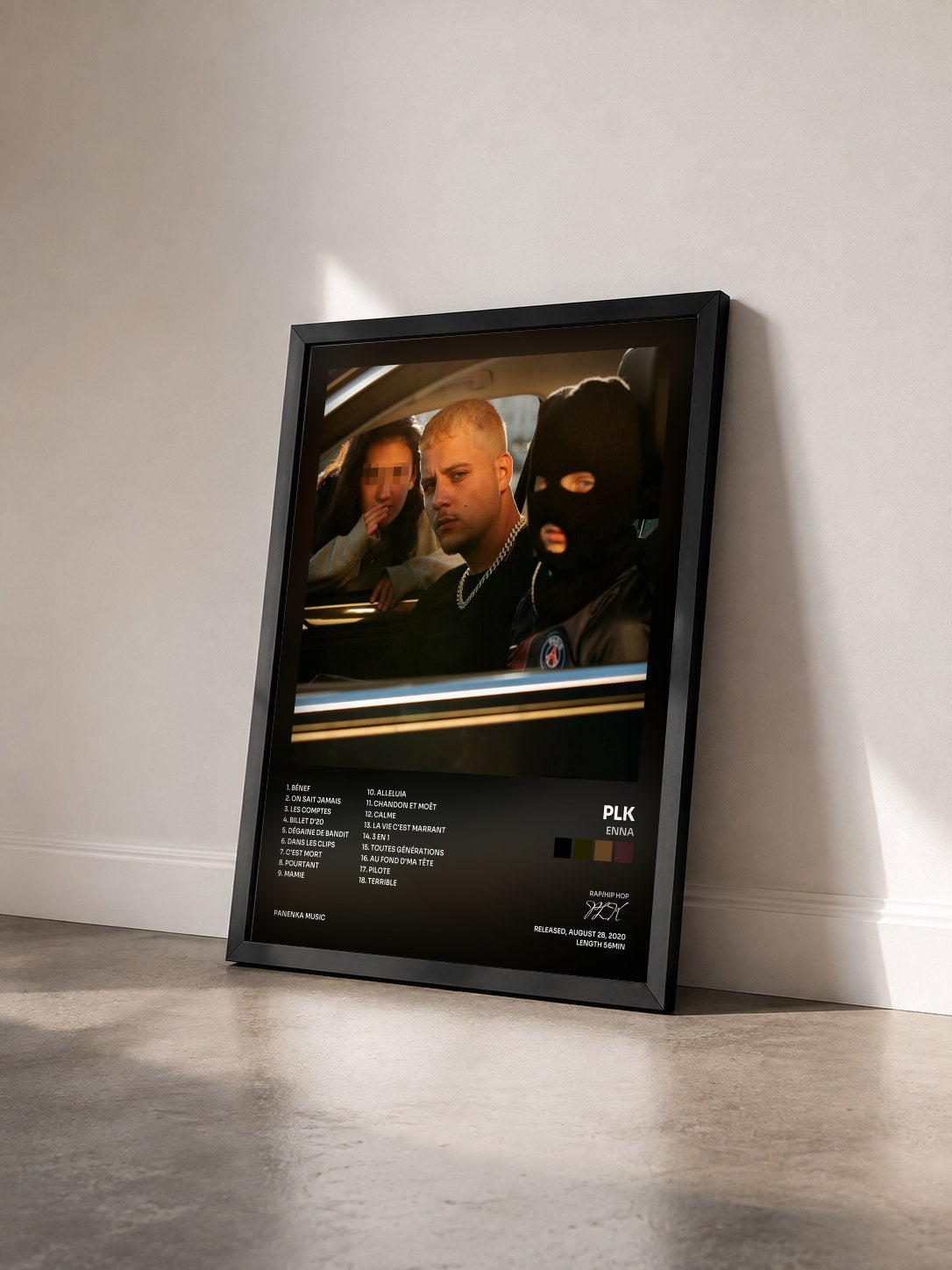 #noir Tableau de l'album Enna de PLK vu de trois quarts, cadre noir