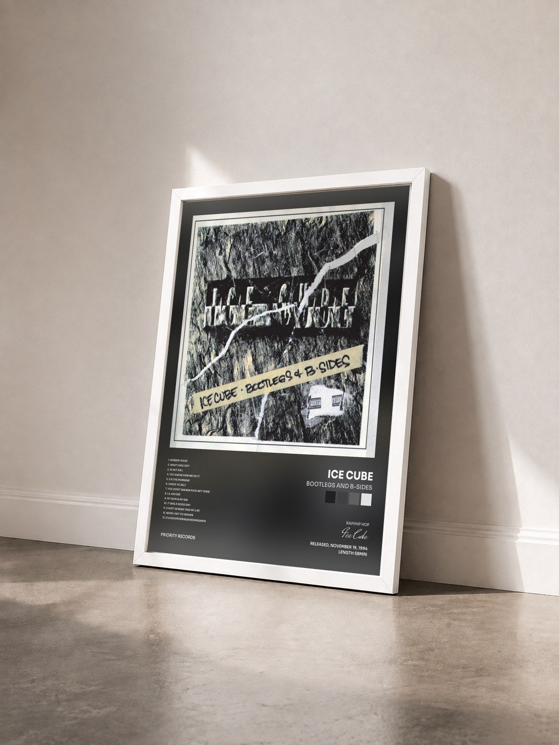 #blanc Tableau de l'album Bootlegs And B-Sides de Ice Cube vu de trois quarts, cadre blanc