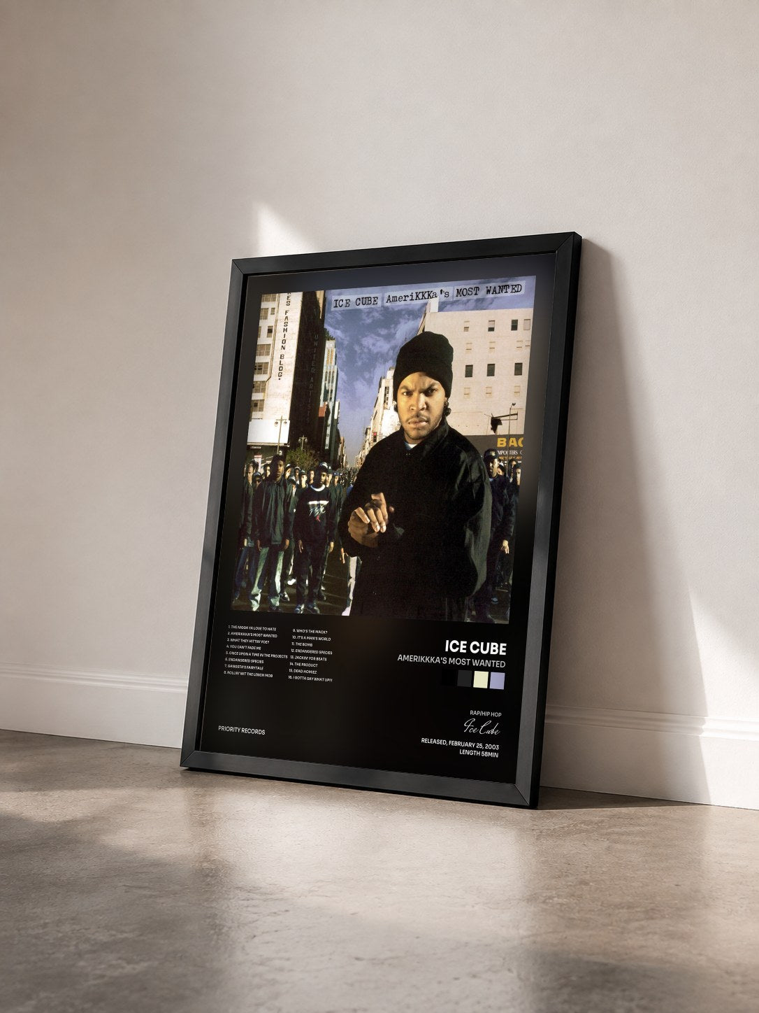 #noir Tableau de l'album AmeriKKKa's Most Wanted de Ice Cube vu de trois quarts, cadre noir