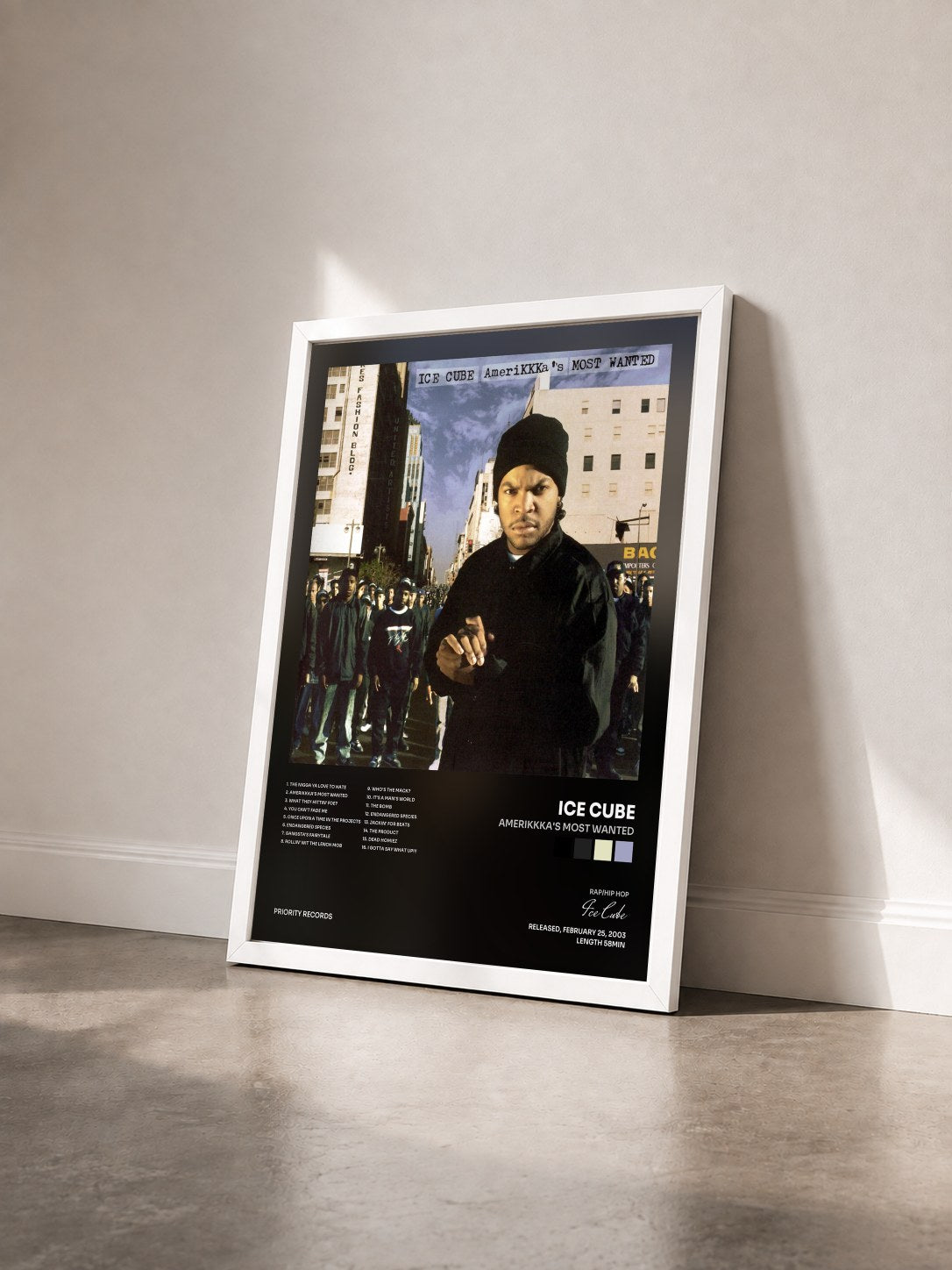 #blanc Tableau de l'album AmeriKKKa's Most Wanted de Ice Cube vu de trois quarts, cadre blanc