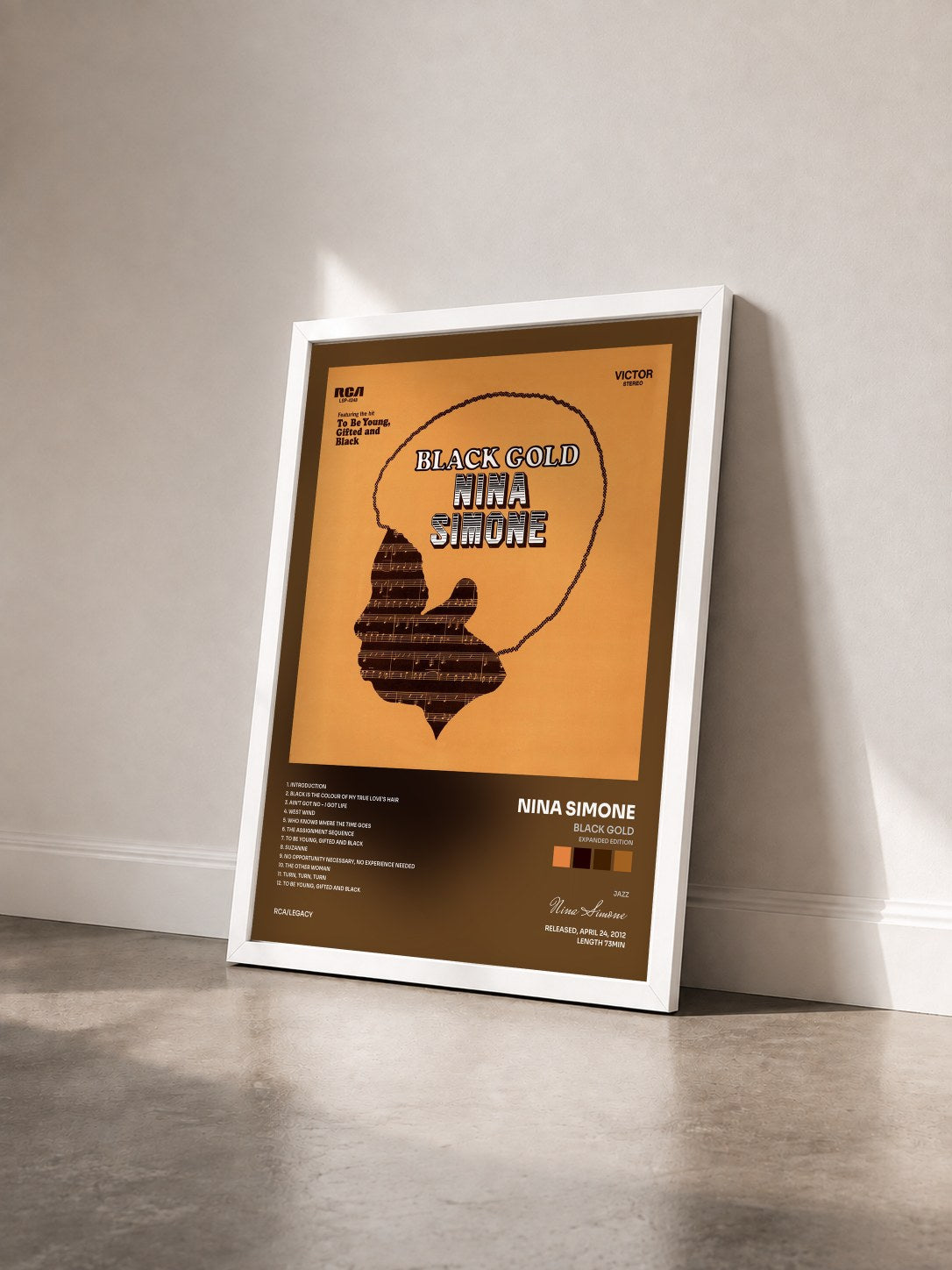 #blanc Tableau de l'album Black Gold (Expanded Edition) de Nina Simone vu de trois quarts, cadre blanc