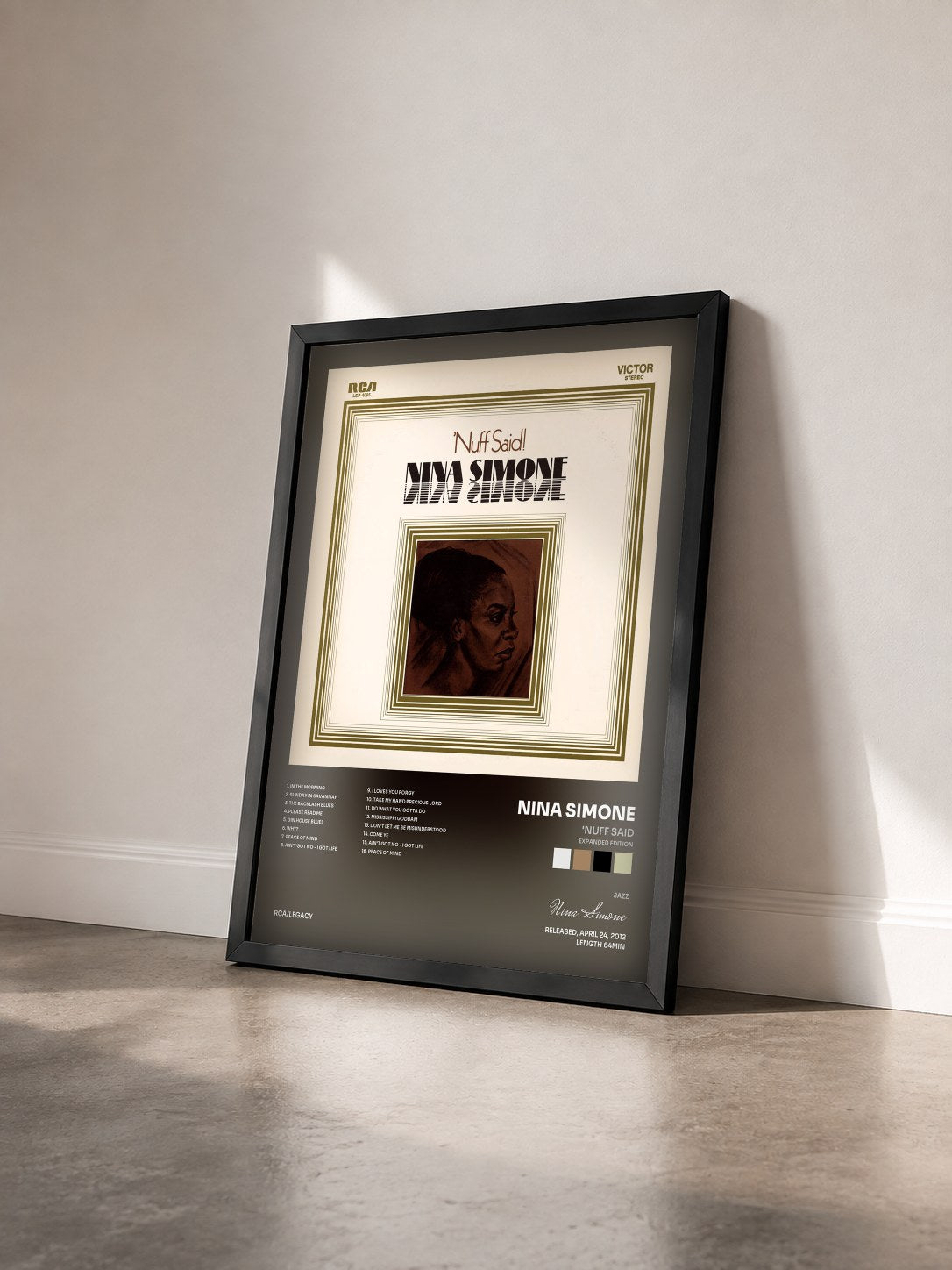 #noir Tableau de l'album 'Nuff Said (Expanded Edition) de Nina Simone vu de trois quarts, cadre noir