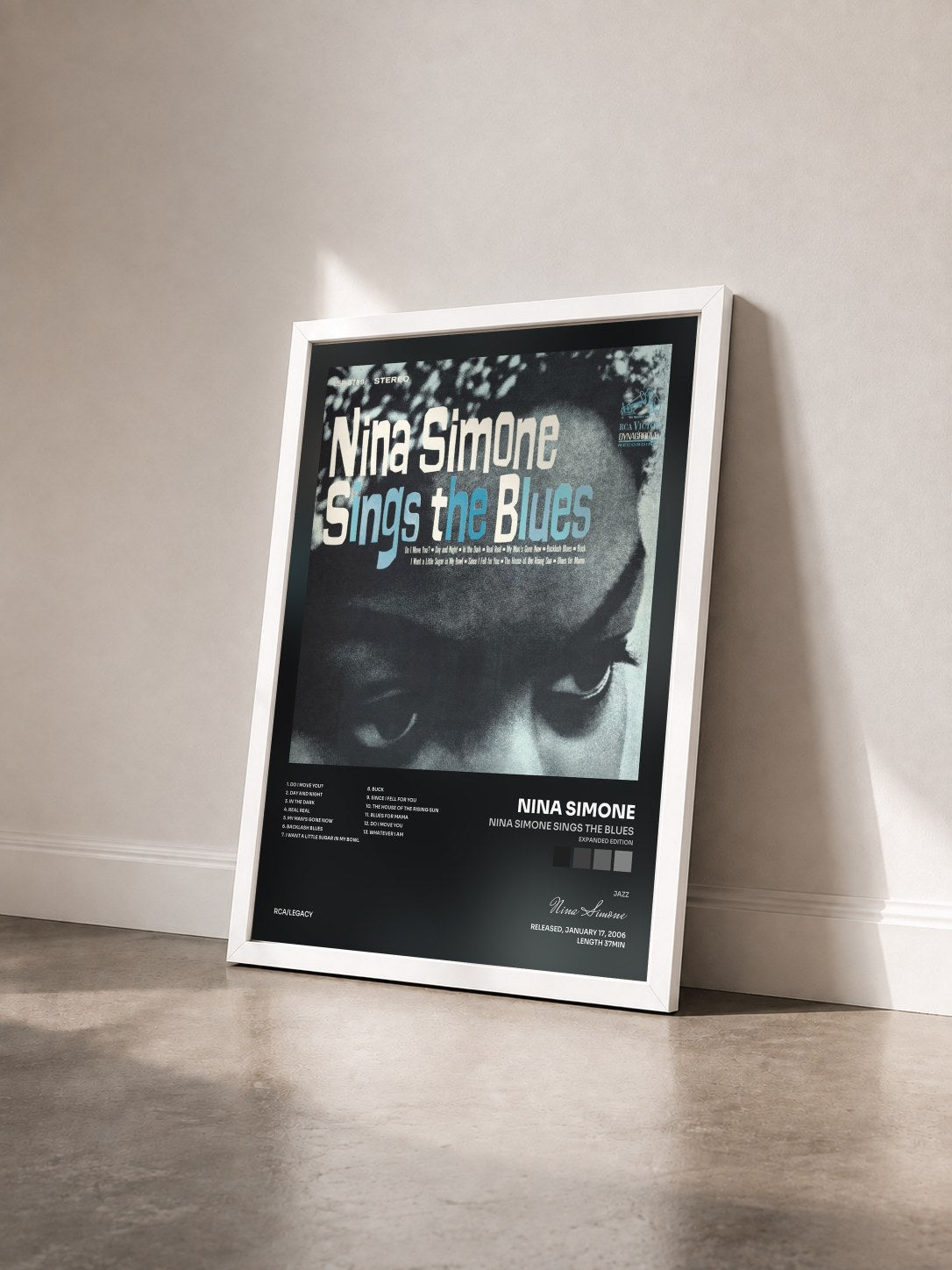 #blanc Tableau de l'album Nina Simone Sings The Blues (Expanded Edition) de Nina Simone vu de trois quarts, cadre blanc