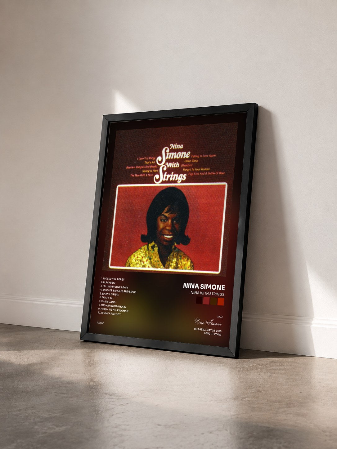 #noir Tableau de l'album Nina with Strings de Nina Simone vu de trois quarts, cadre noir