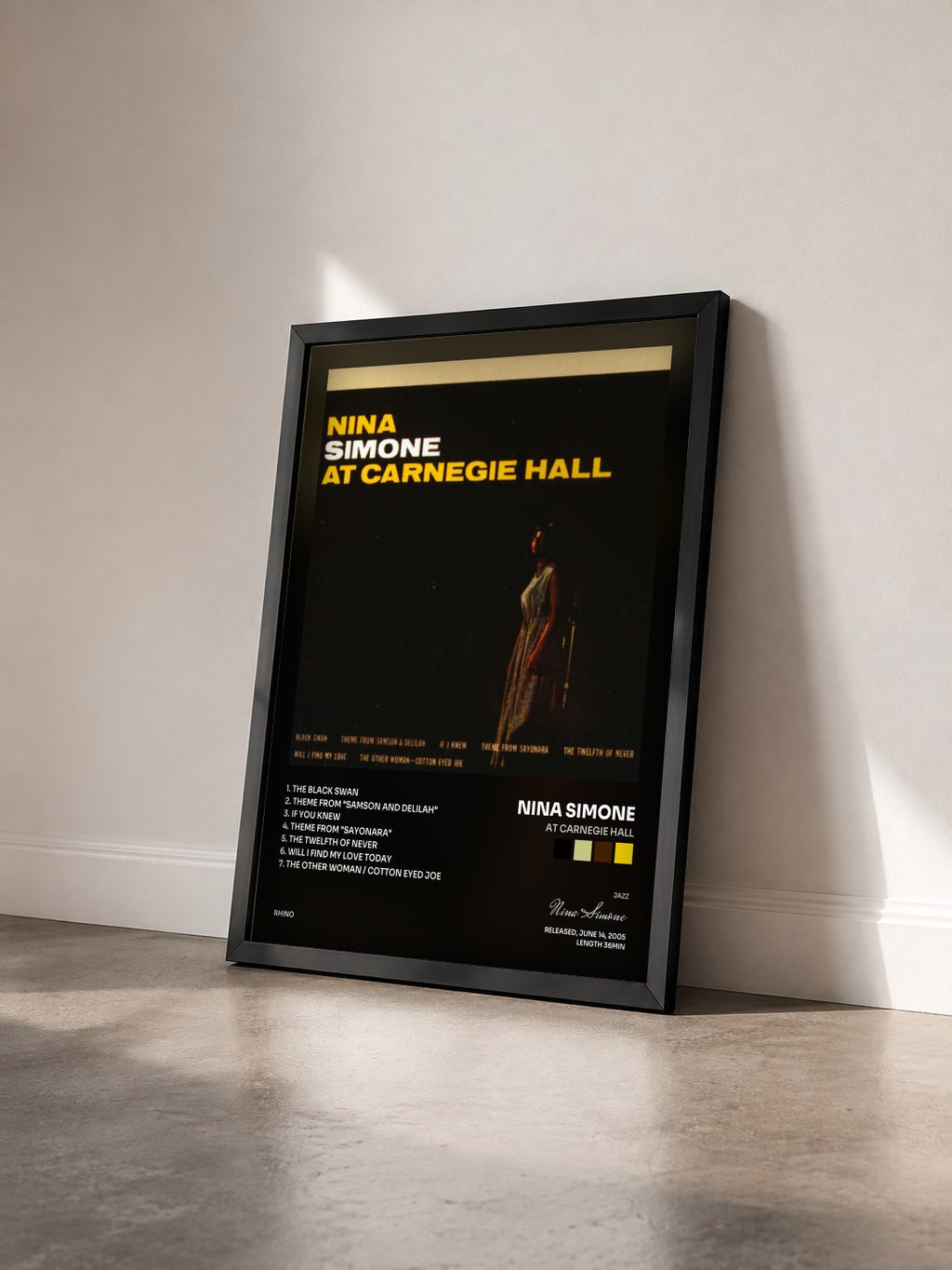#noir Tableau de l'album At Carnegie Hall de Nina Simone vu de trois quarts, cadre noir