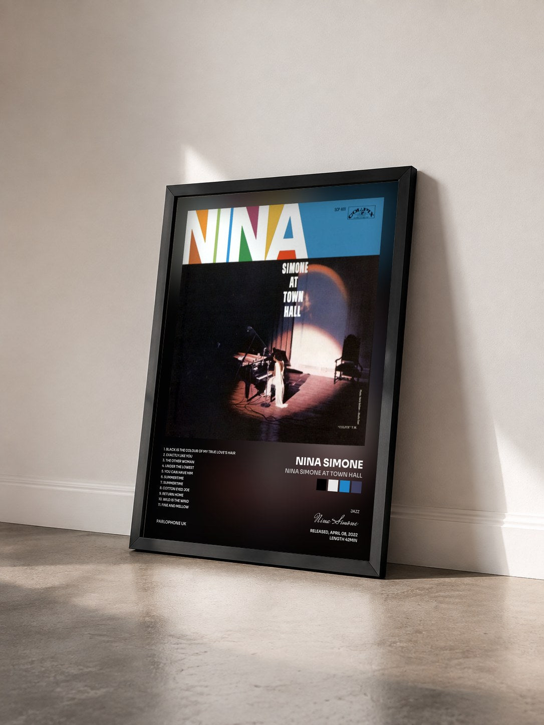 #noir Tableau de l'album Nina Simone at Town Hall de Nina Simone vu de trois quarts, cadre noir