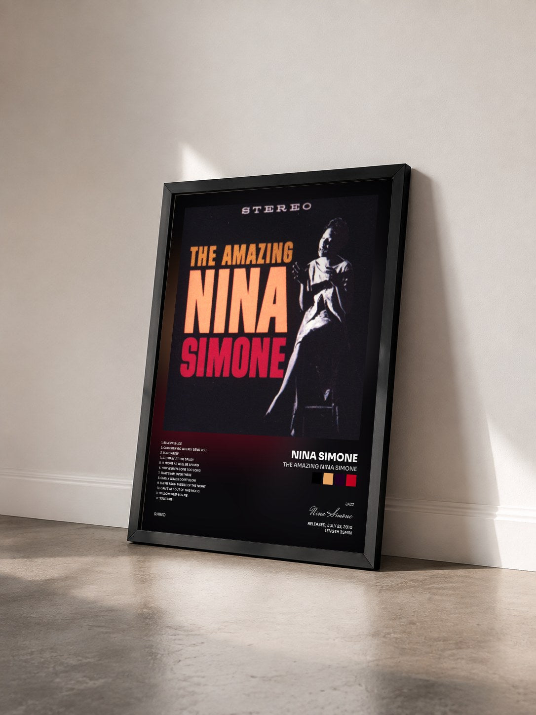 #noir Tableau de l'album The Amazing Nina Simone de Nina Simone vu de trois quarts, cadre noir