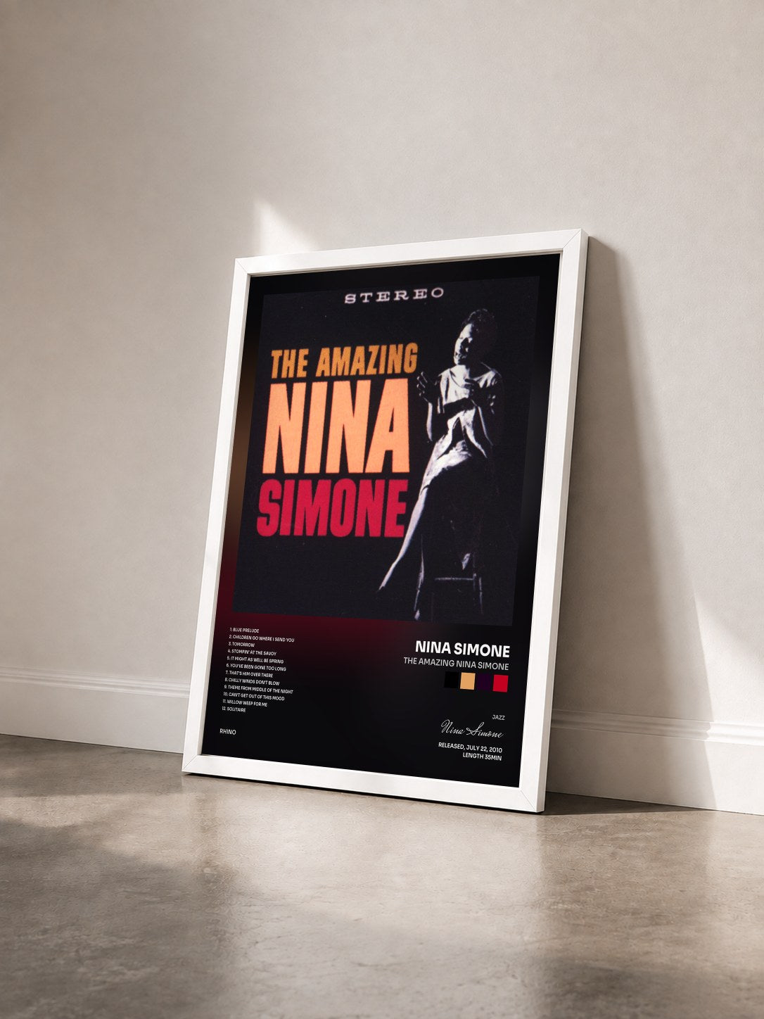 #blanc Tableau de l'album The Amazing Nina Simone de Nina Simone vu de trois quarts, cadre blanc