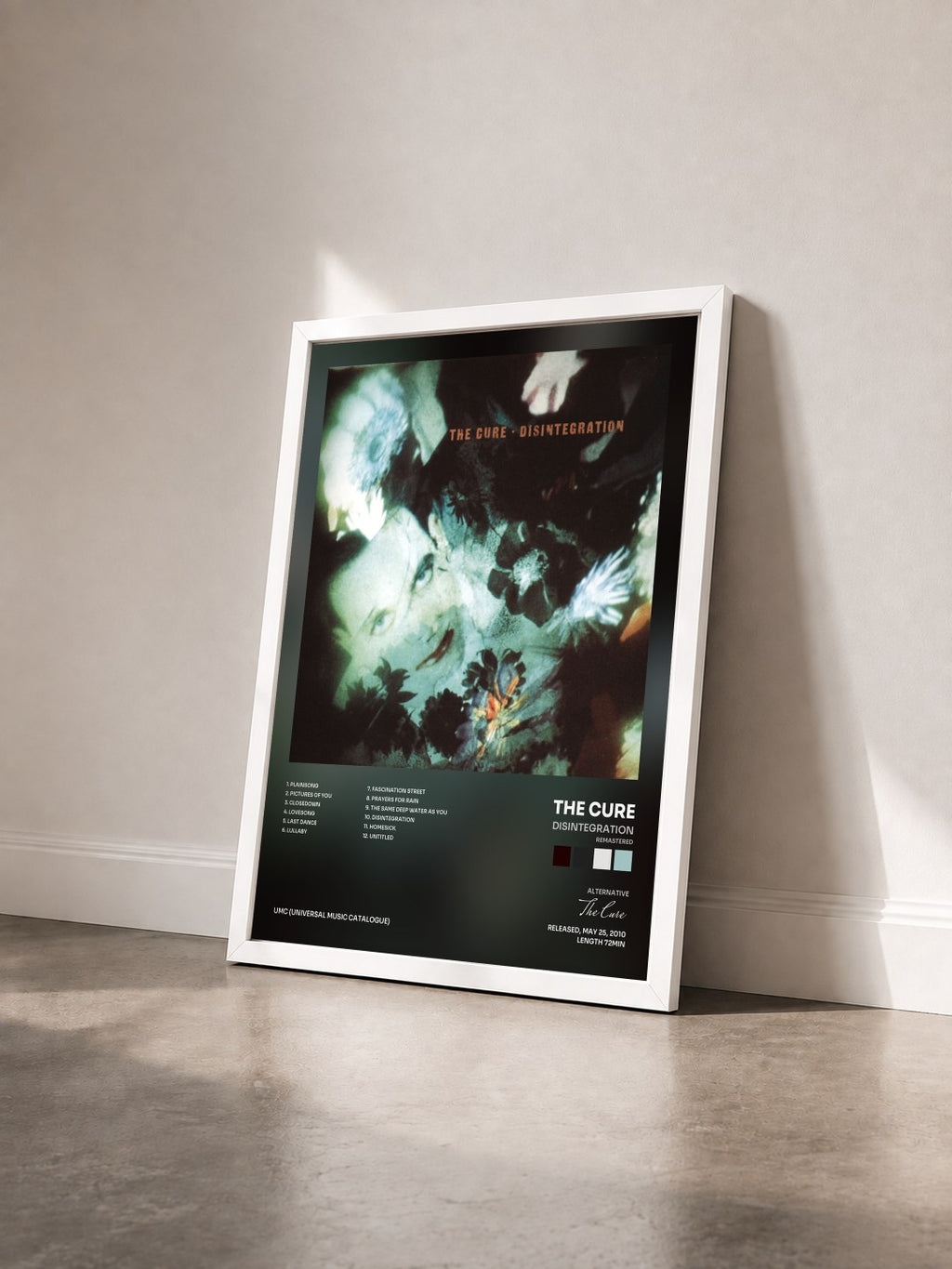 #blanc Tableau de l'album Disintegration (Remastered) de The Cure vu de trois quarts, cadre blanc