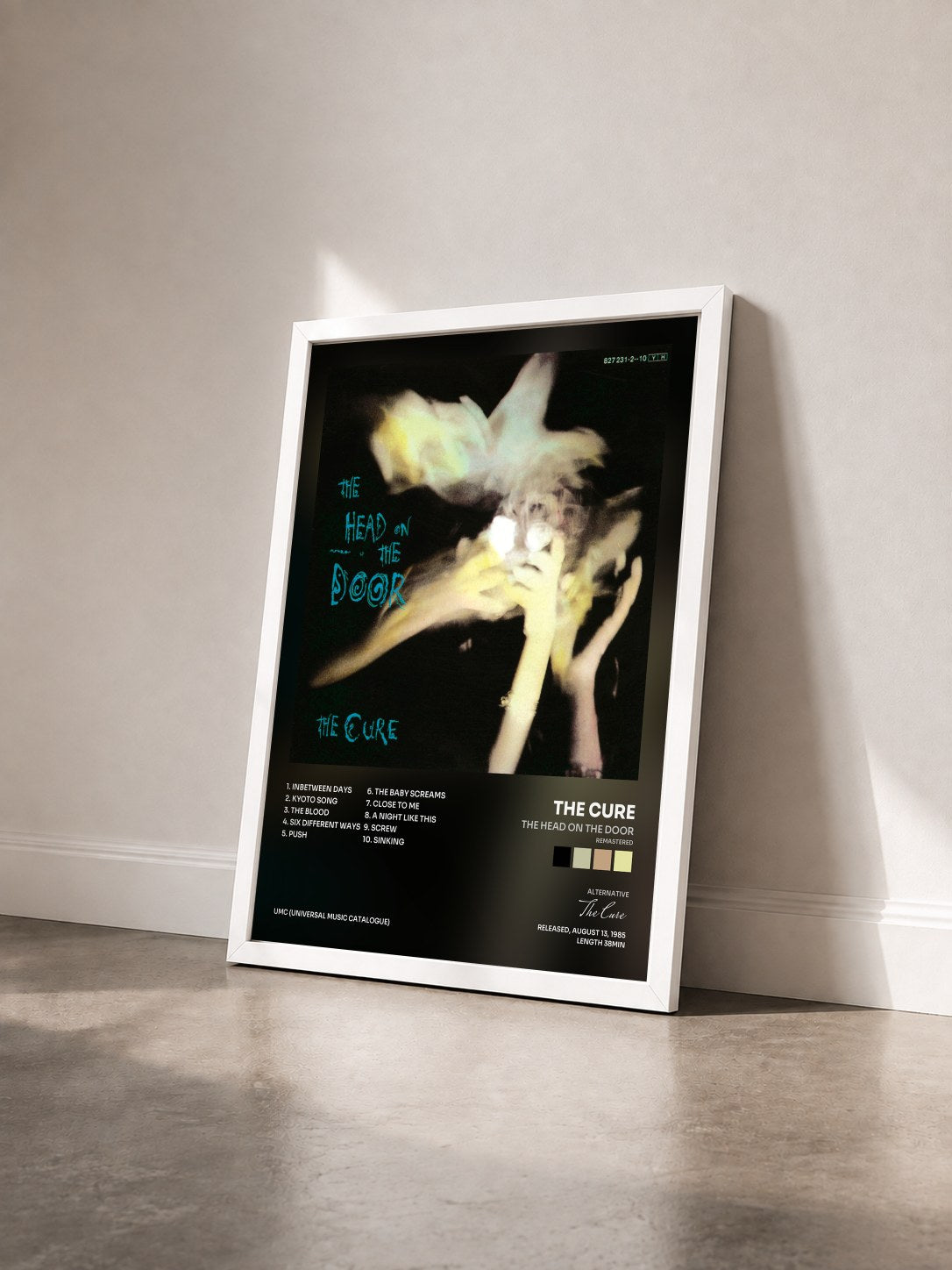#blanc Tableau de l'album The Head On The Door (Remastered) de The Cure vu de trois quarts, cadre blanc
