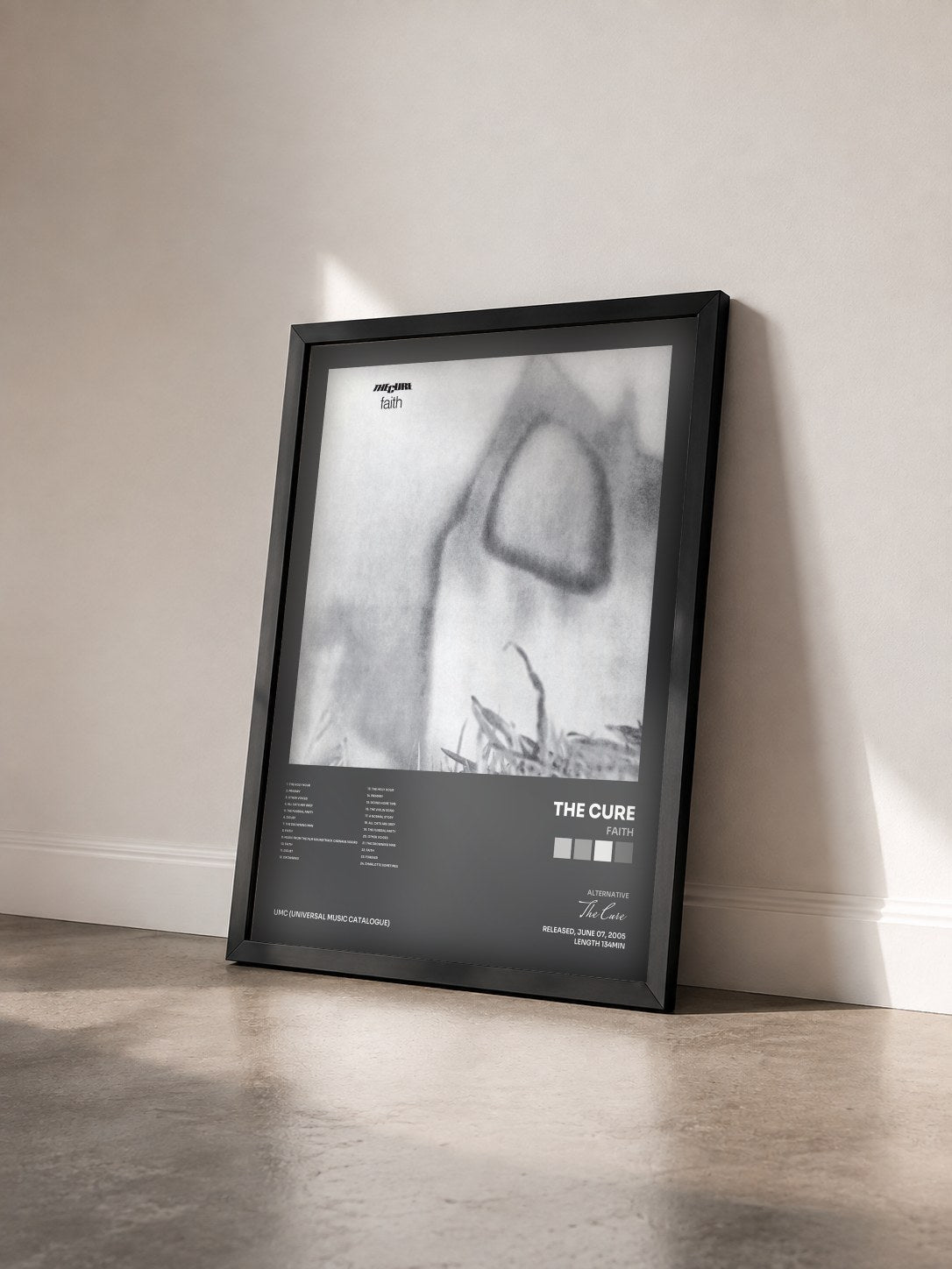 #noir Tableau de l'album Faith de The Cure vu de trois quarts, cadre noir