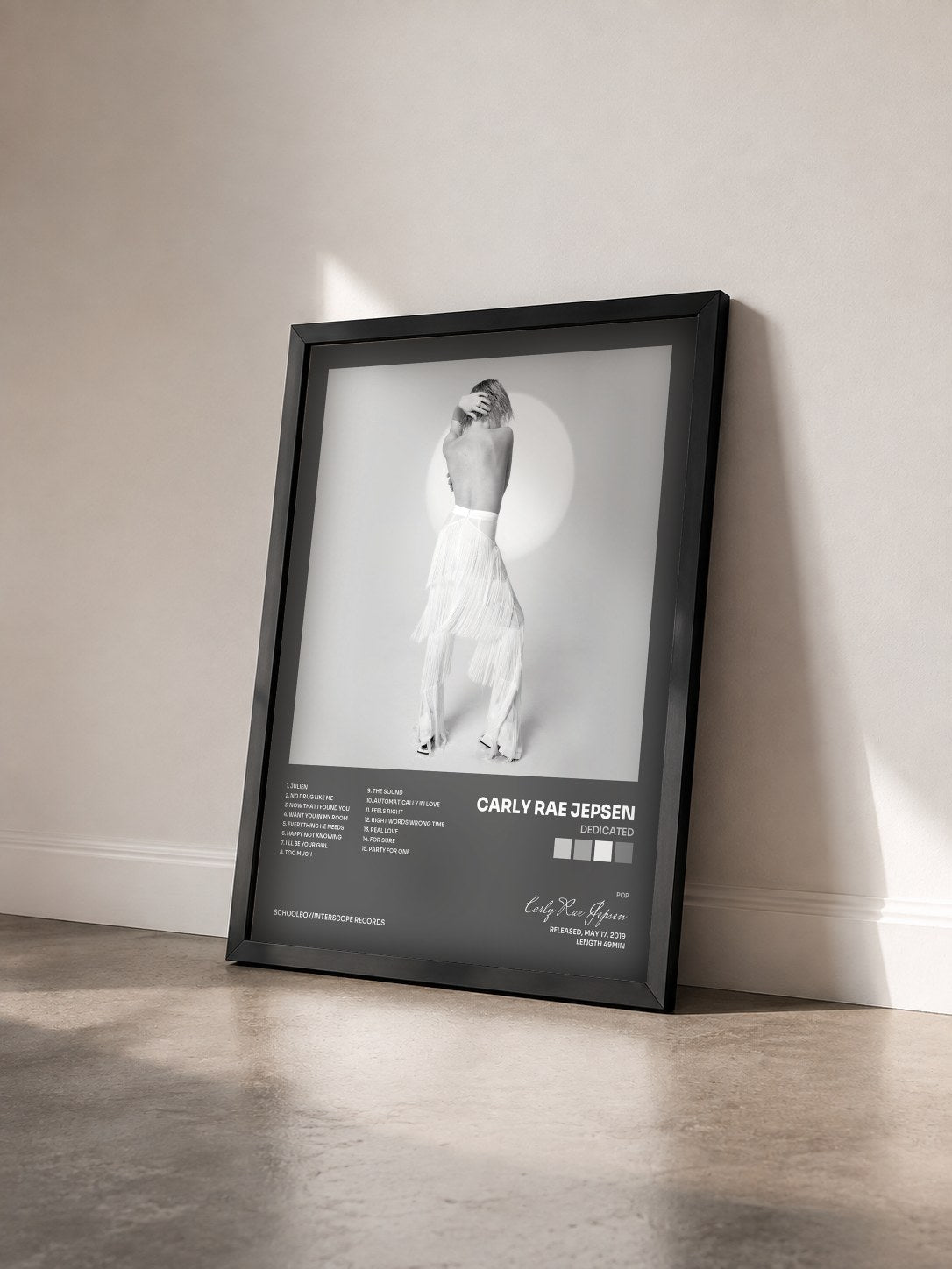 #noir Dedicated di Carly Rae Jepsen in stampa incorniciata vista di tre quarti, cornice nera