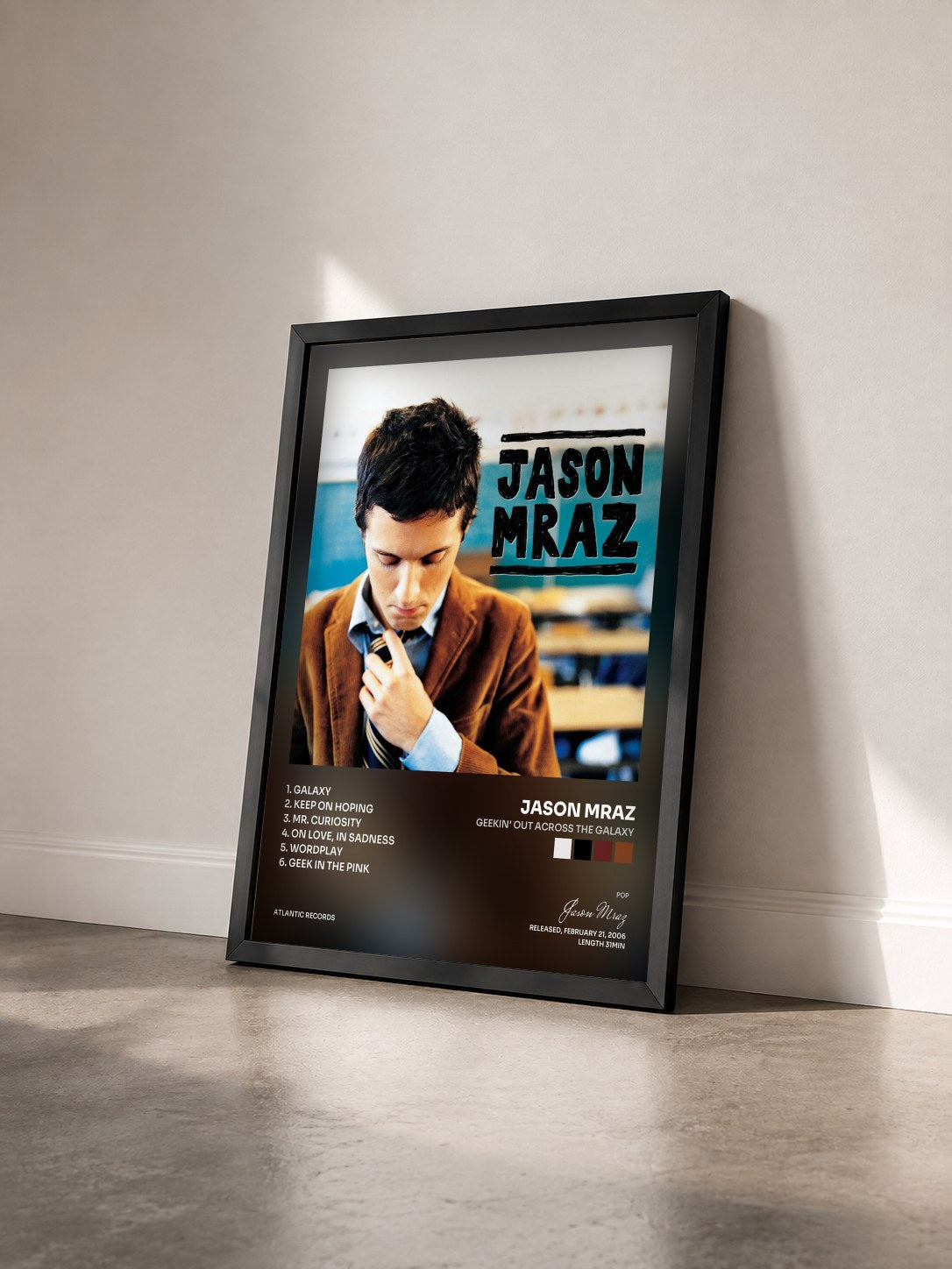 #noir Geekin' Out Across the Galaxy von Jason Mraz als gerahmter Kunstdruck von schräg gesehen, schwarzer Rahmen