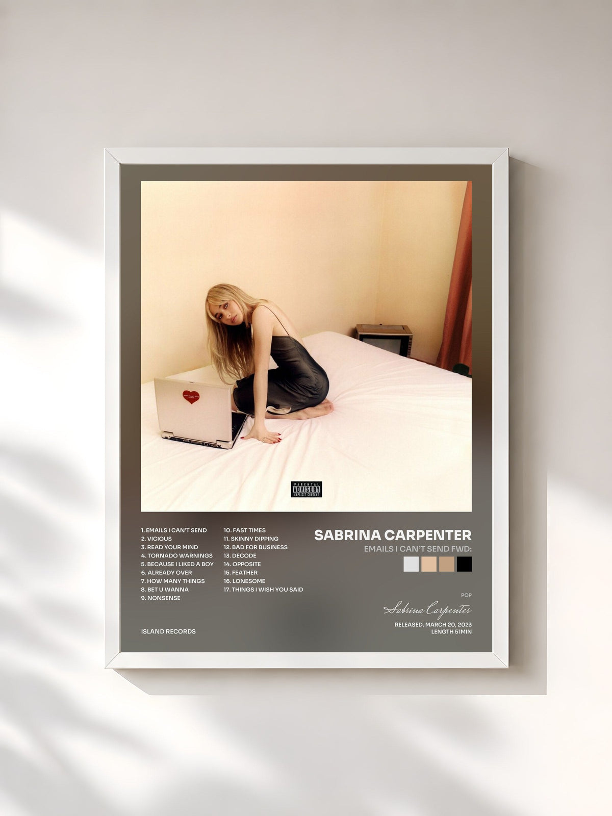 #blanc Tableau de l'album emails i can’t send fwd: de Sabrina Carpenter, cadre blanc, imprimé et encadré en France
