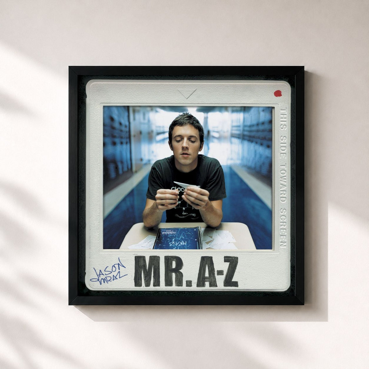 #noir Mr. A-Z von Jason Mraz als quadratischer Kunstdruck, schwarzer Rahmen 32x32 cm