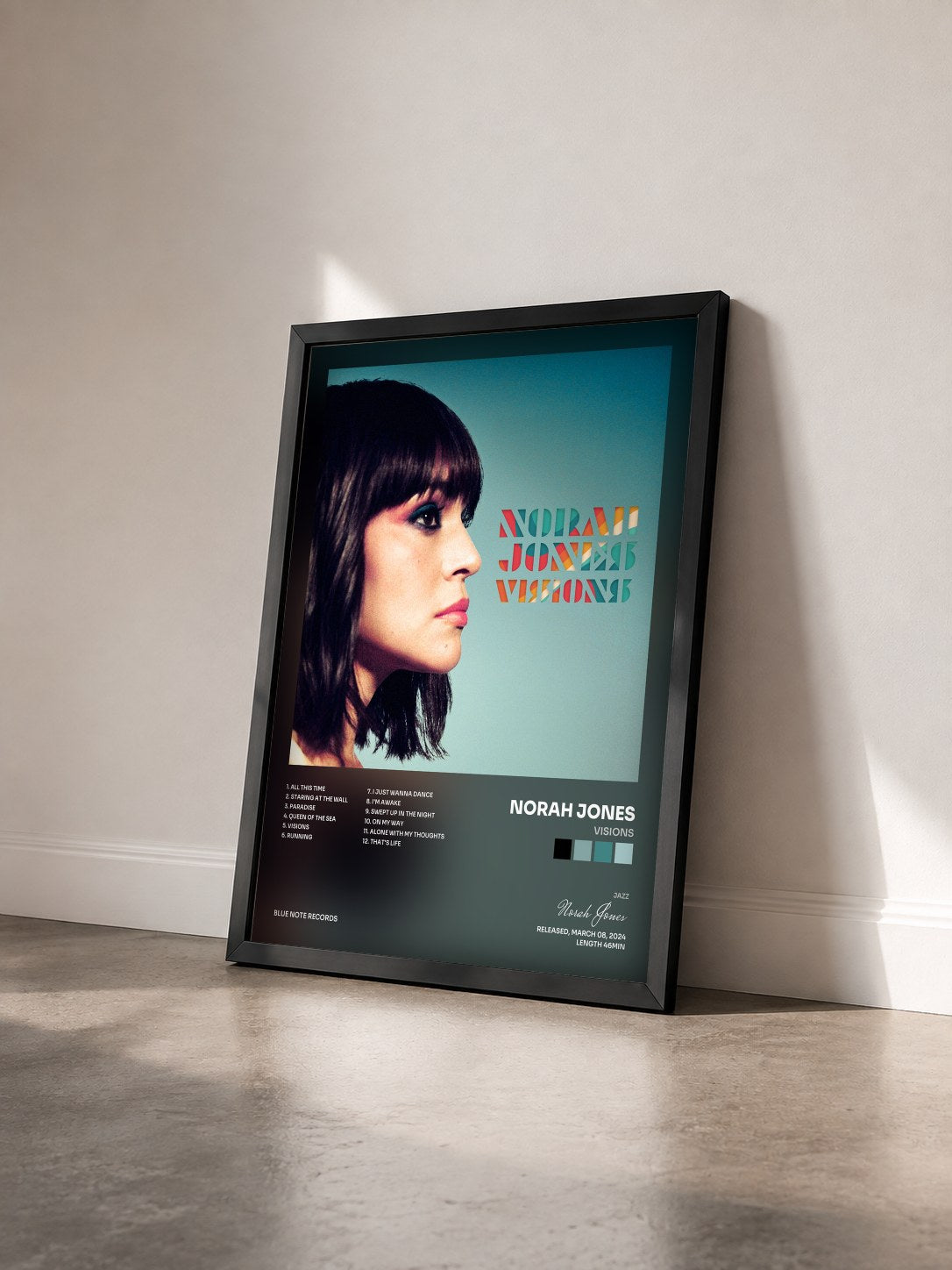 #noir Tableau de l'album Visions de Norah Jones vu de trois quarts, cadre noir