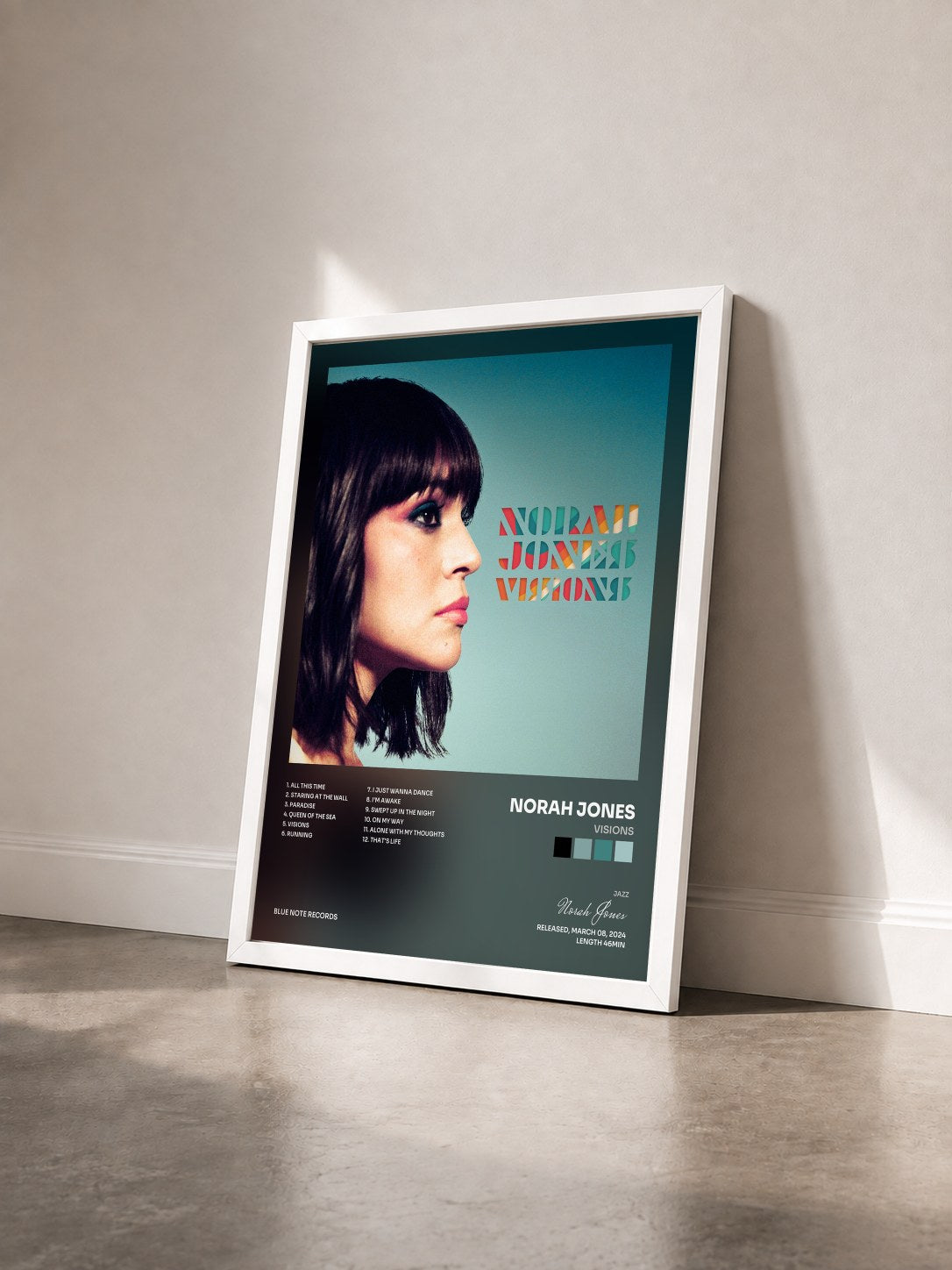 #blanc Tableau de l'album Visions de Norah Jones vu de trois quarts, cadre blanc