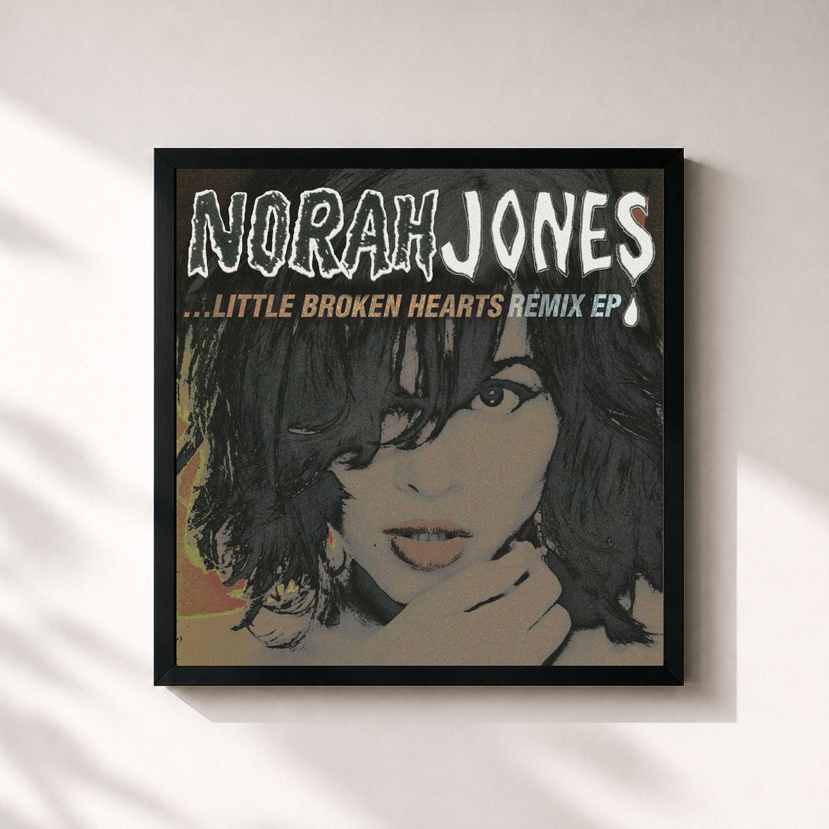 #noir Tableau carré de l'album Little Broken Hearts Remix EP de Norah Jones, cadre noir 32x32 cm