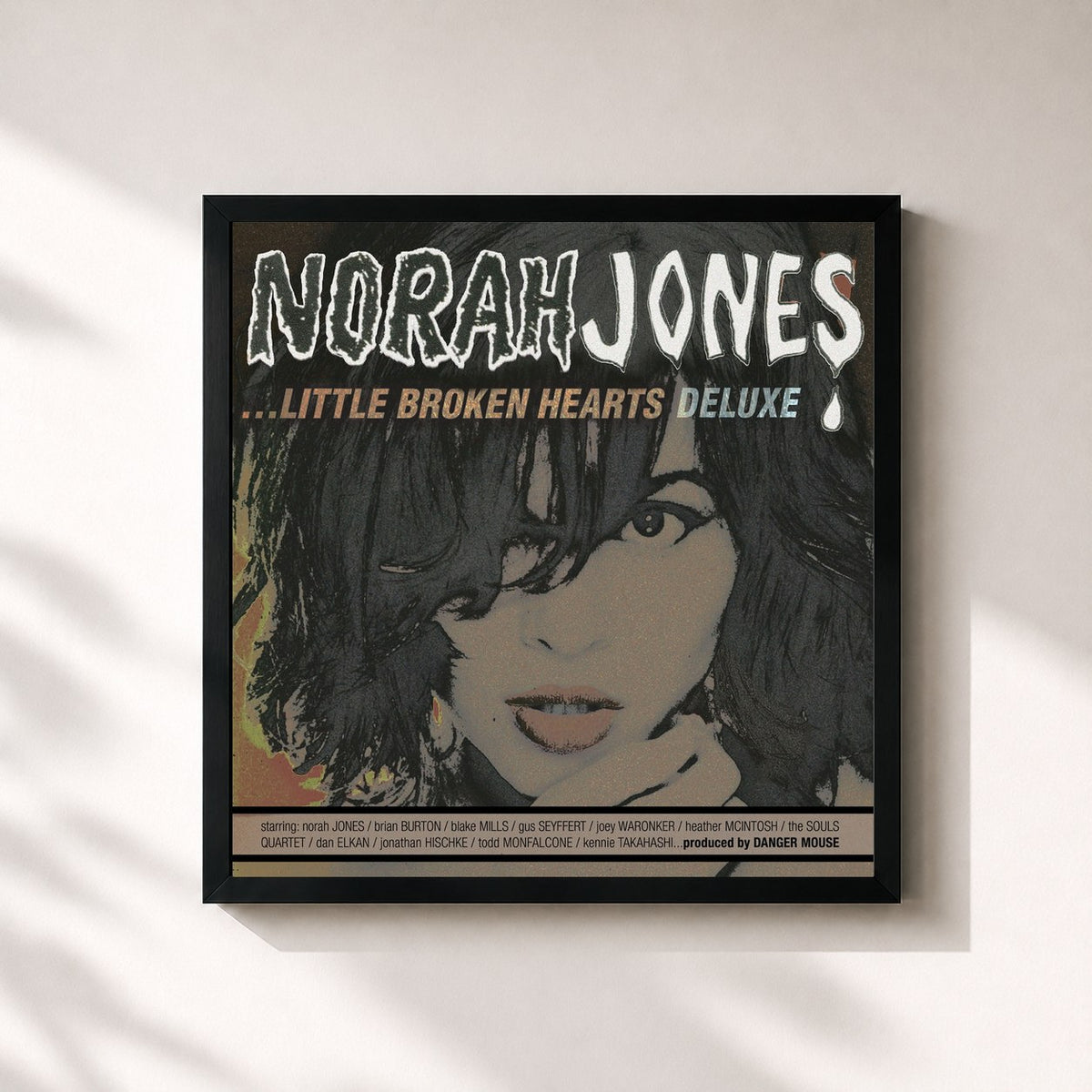 #noir Tableau carré de l'album Little Broken Hearts (Deluxe) de Norah Jones, cadre noir 32x32 cm