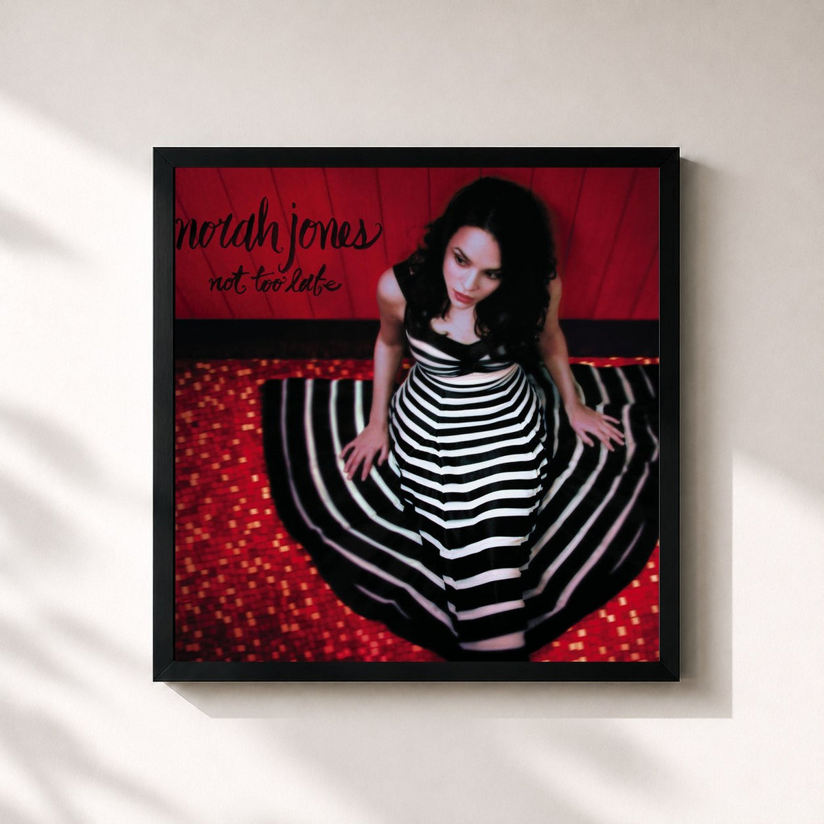 #noir Tableau carré de l'album Not Too Late de Norah Jones, cadre noir 32x32 cm