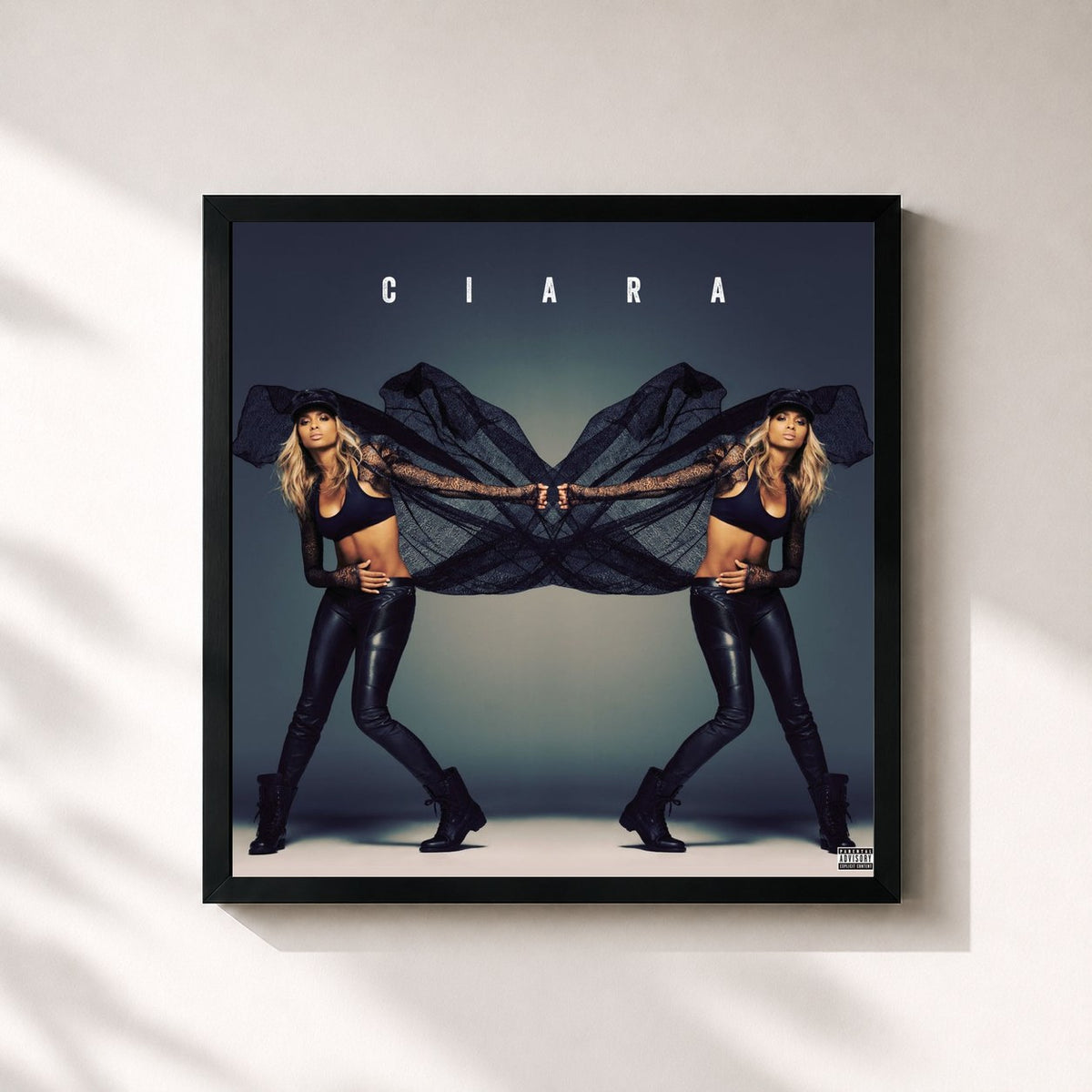 #noir Tableau carré de l'album Ciara de Ciara, cadre noir 32x32 cm