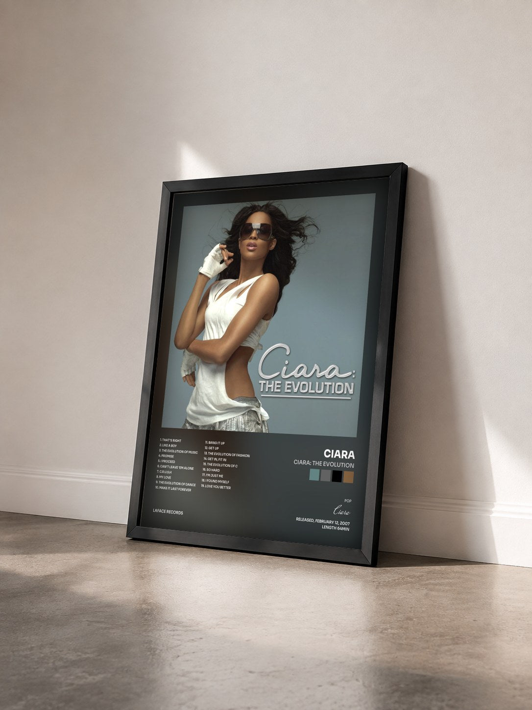 #noir Tableau de l'album Ciara: The Evolution de Ciara vu de trois quarts, cadre noir