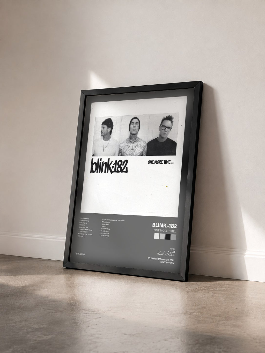 #noir ONE MORE TIME... von blink-182 als gerahmter Kunstdruck von schräg gesehen, schwarzer Rahmen