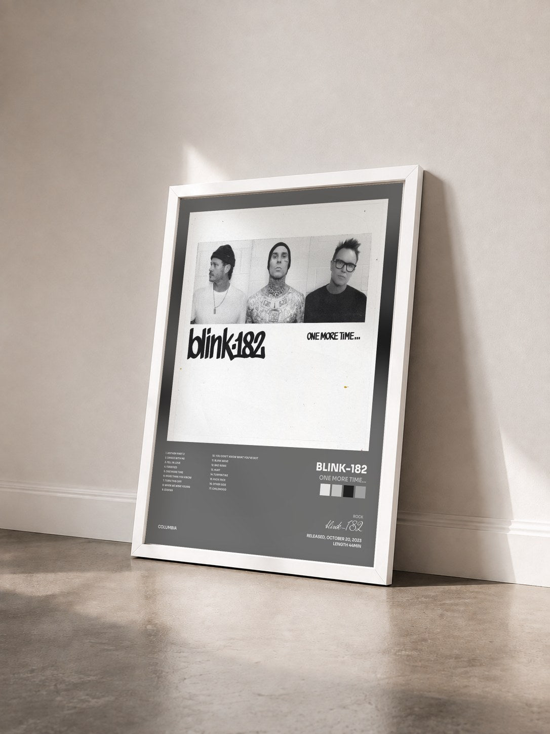 #blanc Tableau de l'album ONE MORE TIME... de blink-182 vu de trois quarts, cadre blanc