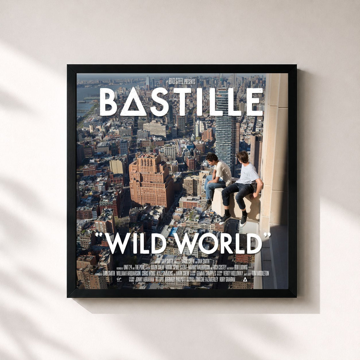 #noir Wild World von Bastille als quadratischer Kunstdruck, schwarzer Rahmen 32x32 cm