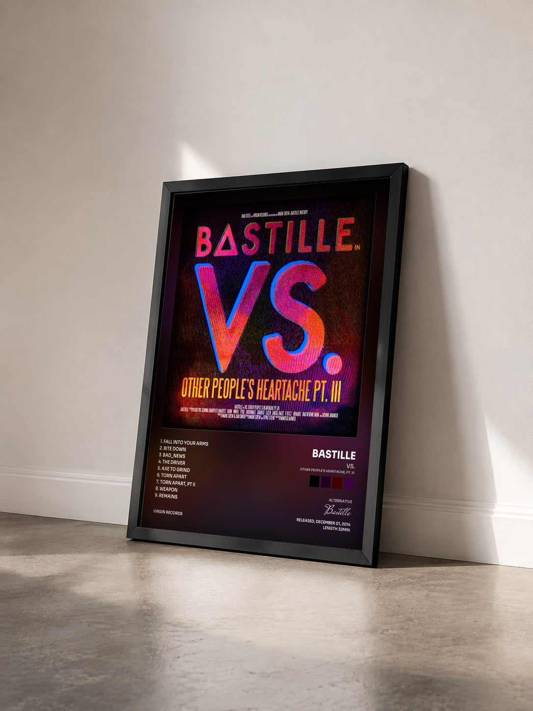#noir VS. (Other People’s Heartache, Pt. III) von Bastille als gerahmter Kunstdruck von schräg gesehen, schwarzer Rahmen