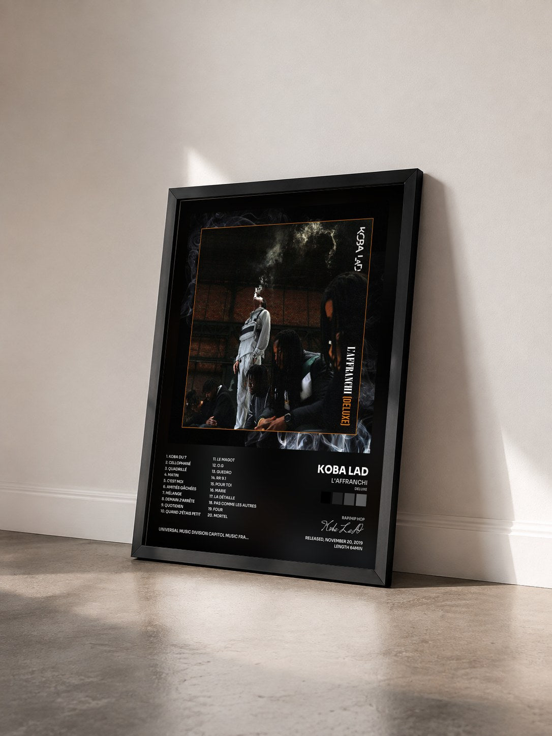 #noir Tableau de l'album L'Affranchi (Deluxe) de Koba LaD vu de trois quarts, cadre noir