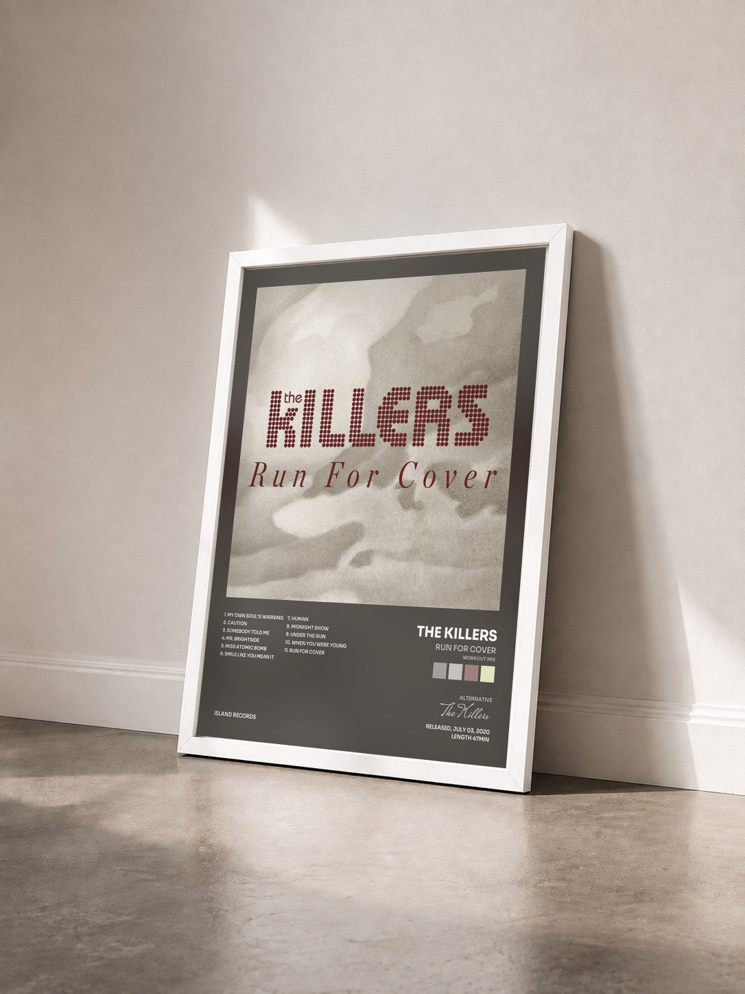 #blanc Tableau de l'album Run For Cover (Workout Mix) de The Killers vu de trois quarts, cadre blanc