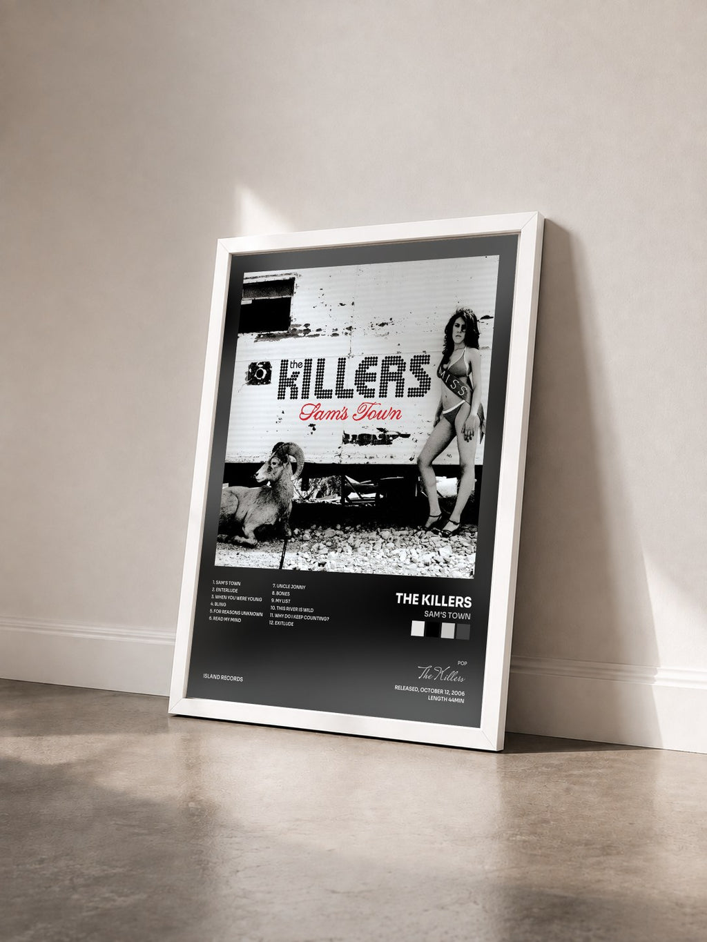#blanc Tableau de l'album Sam's Town de The Killers vu de trois quarts, cadre blanc