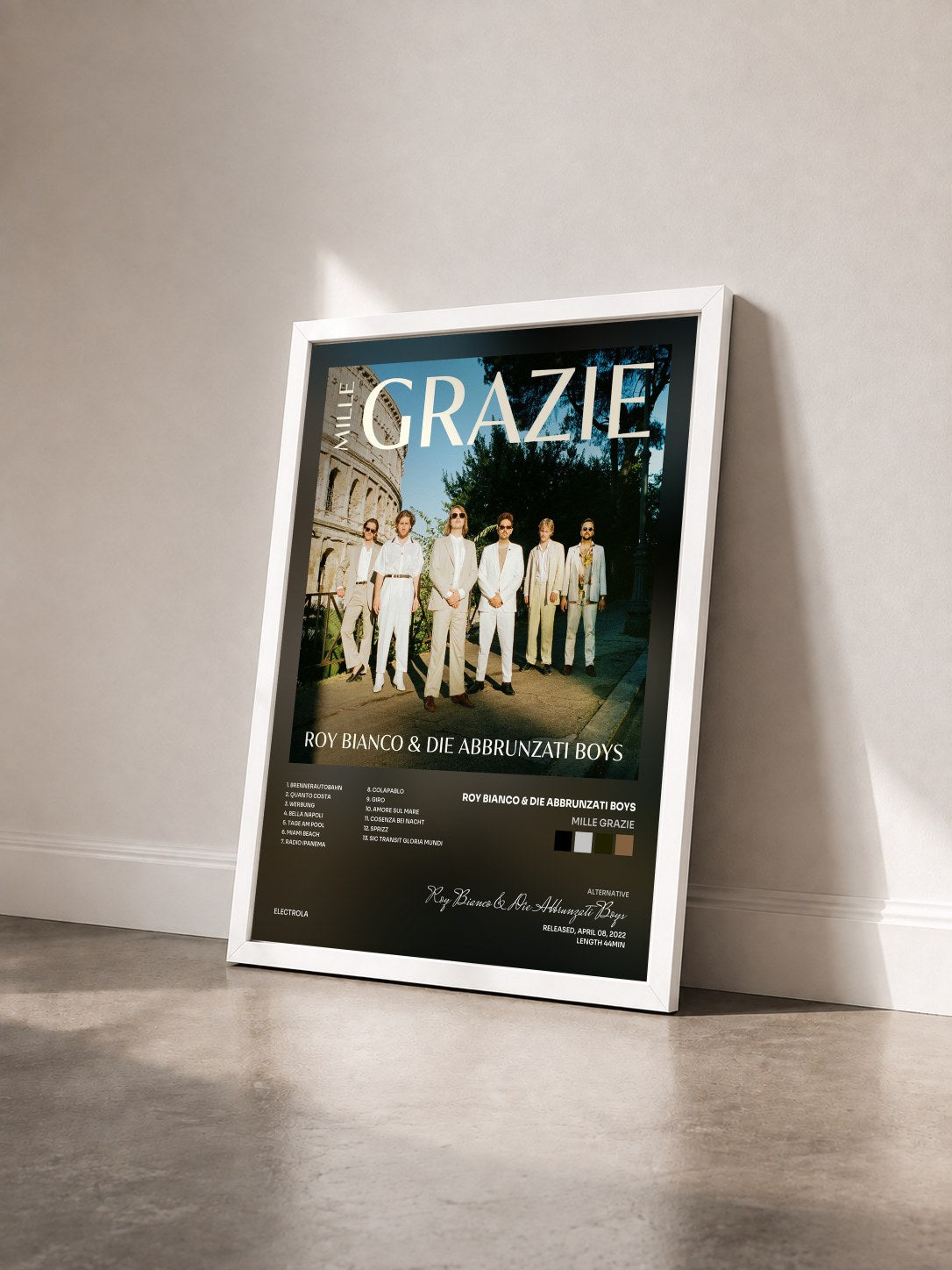 #blanc Tableau de l'album Mille Grazie de Roy Bianco & Die Abbrunzati Boys vu de trois quarts, cadre blanc