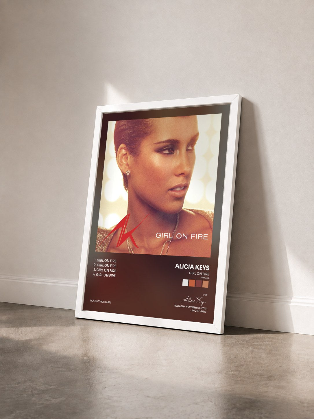 #blanc Tableau de l'album Girl on Fire (Remixes) - EP de Alicia Keys vu de trois quarts, cadre blanc