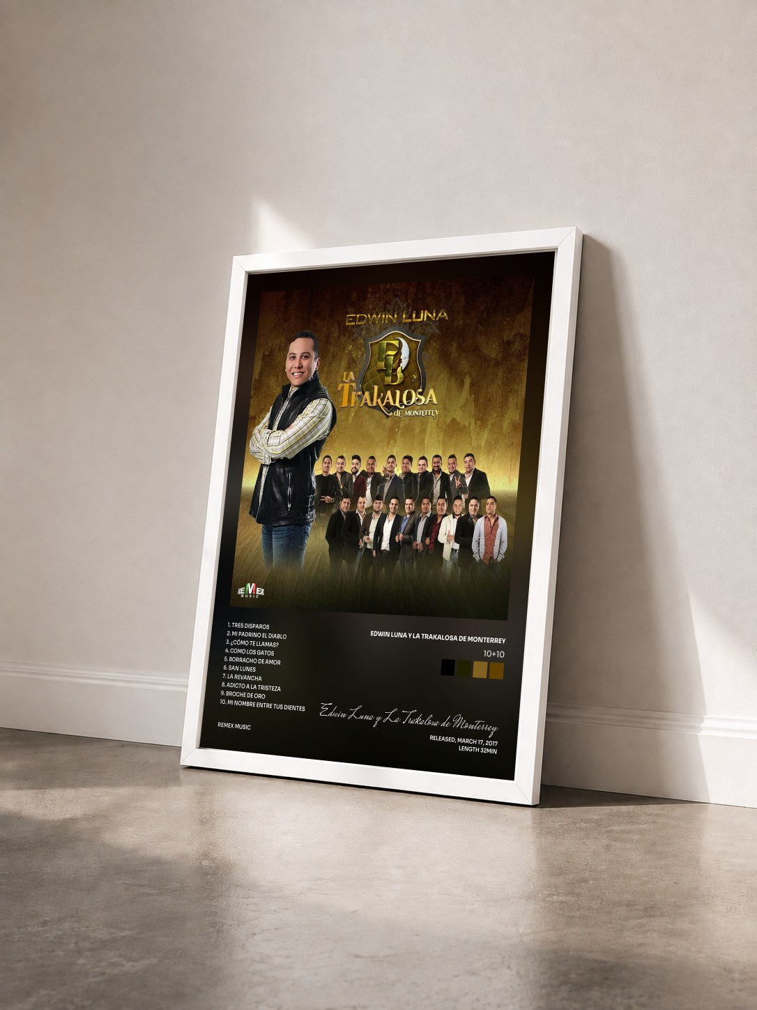 #blanc Tableau de l'album 10+10 de Edwin Luna y La Trakalosa de Monterrey vu de trois quarts, cadre blanc