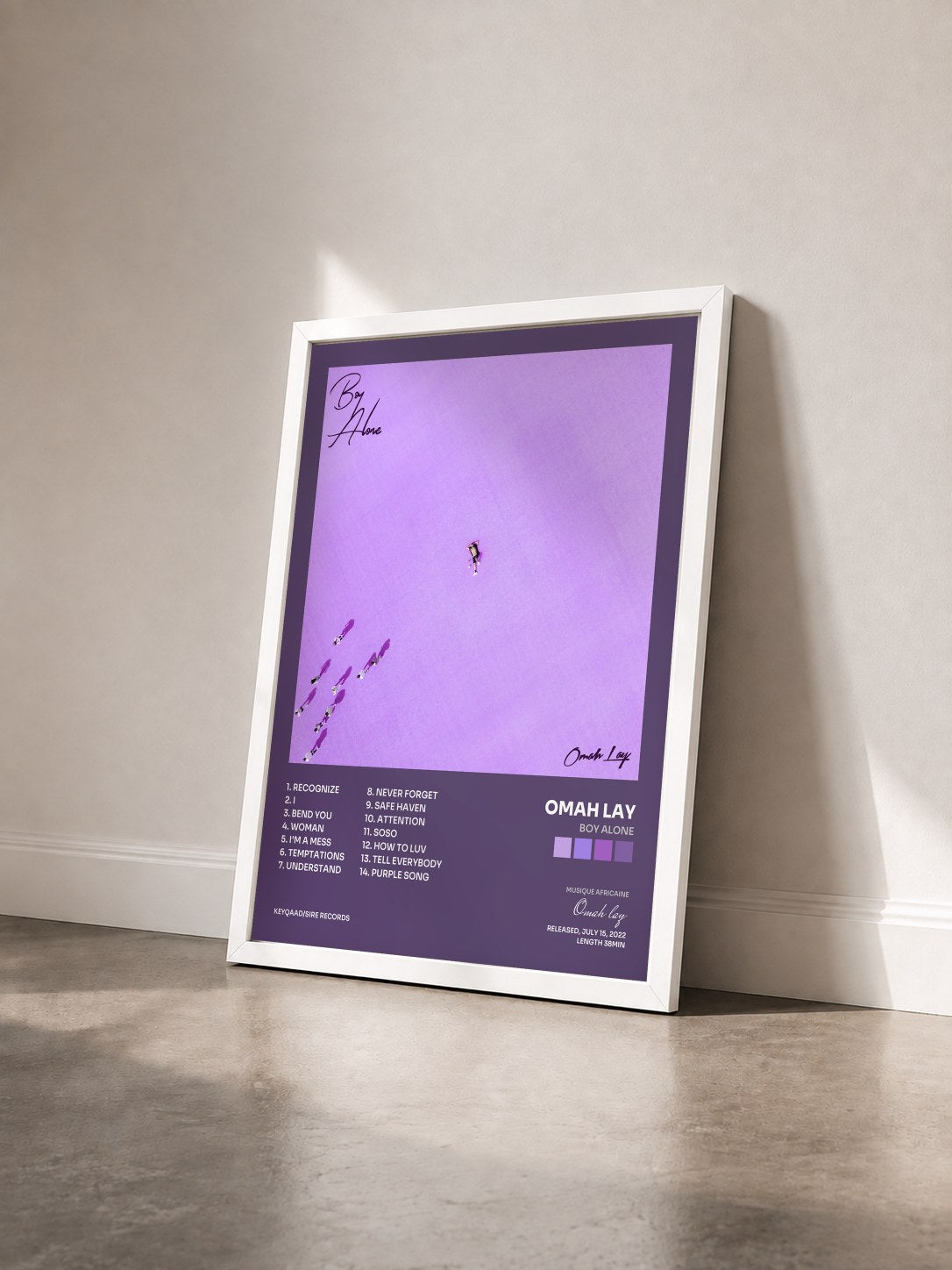 #blanc Tableau de l'album Boy Alone de Omah lay vu de trois quarts, cadre blanc