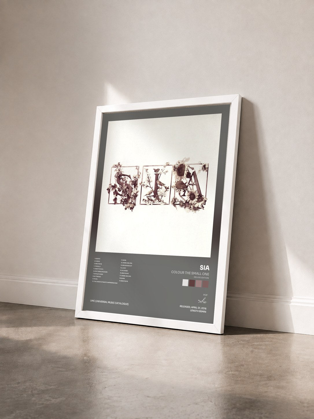 #blanc Tableau de l'album Colour The Small One (Deluxe Edition) de Sia vu de trois quarts, cadre blanc