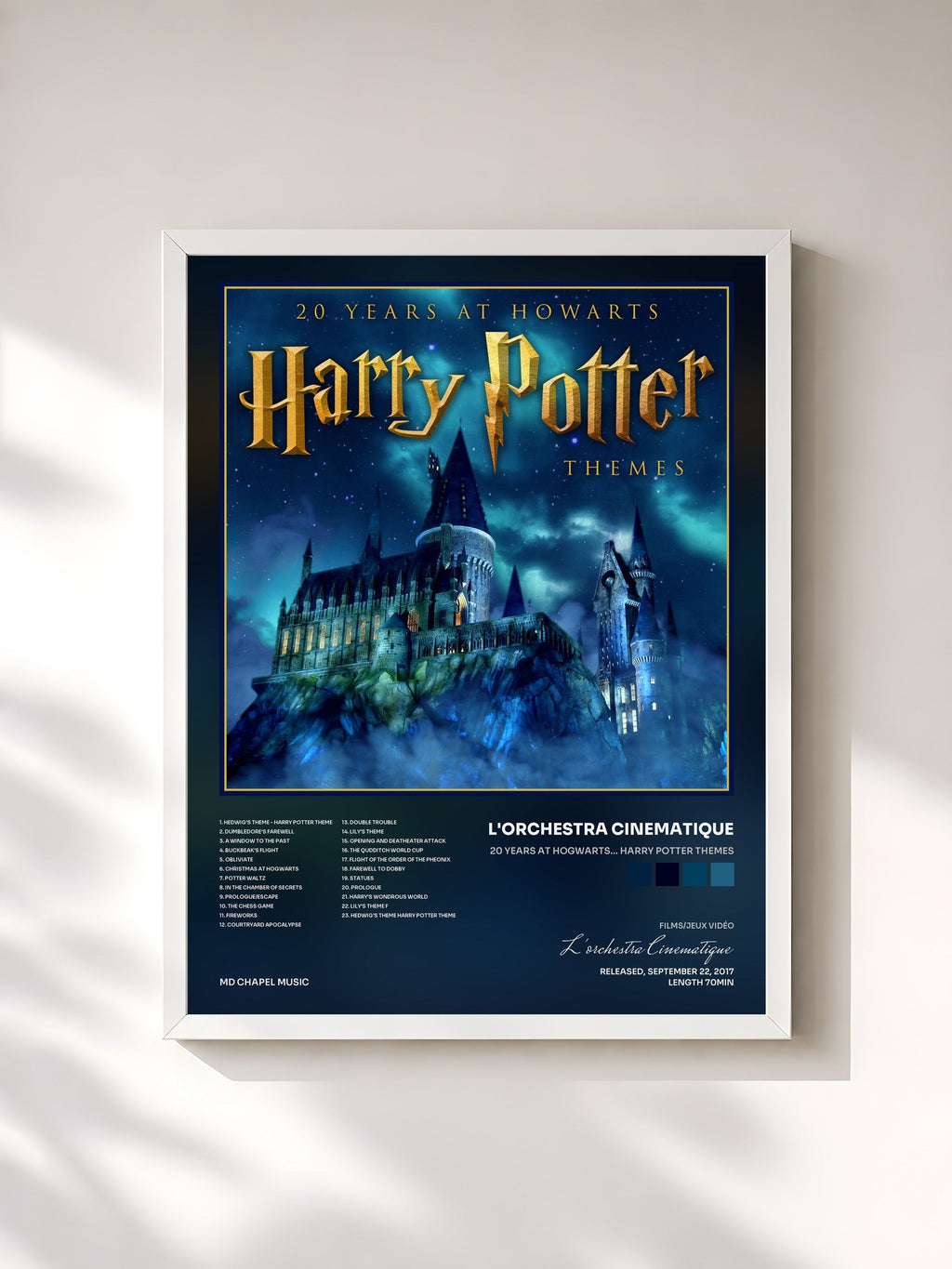 #blanc 20 Years at Hogwarts… Harry Potter Themes di L'orchestra Cinematique in stampa incorniciata, cornice bianca, stampata e incorniciata in Francia