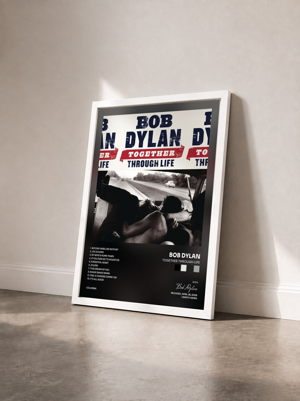 #blanc Tableau de l'album Together Through Life de Bob Dylan vu de trois quarts, cadre blanc
