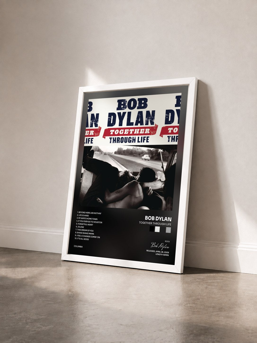 #blanc Tableau de l'album Together Through Life de Bob Dylan vu de trois quarts, cadre blanc