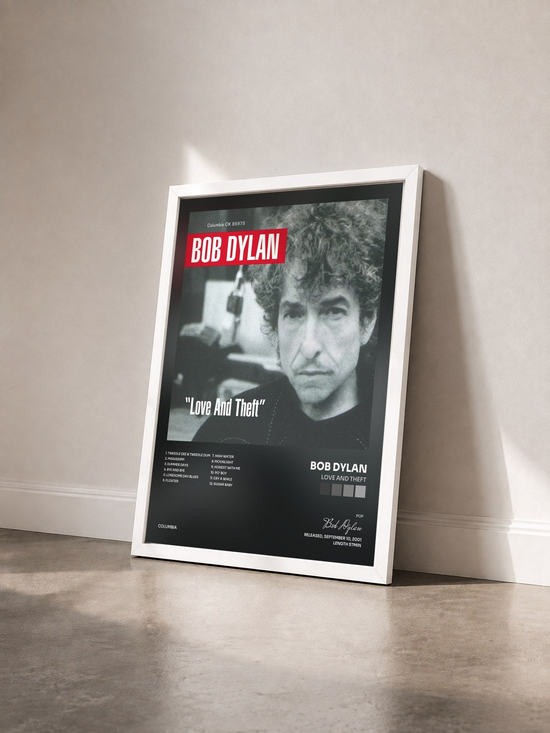 #blanc Tableau de l'album Love And Theft de Bob Dylan vu de trois quarts, cadre blanc
