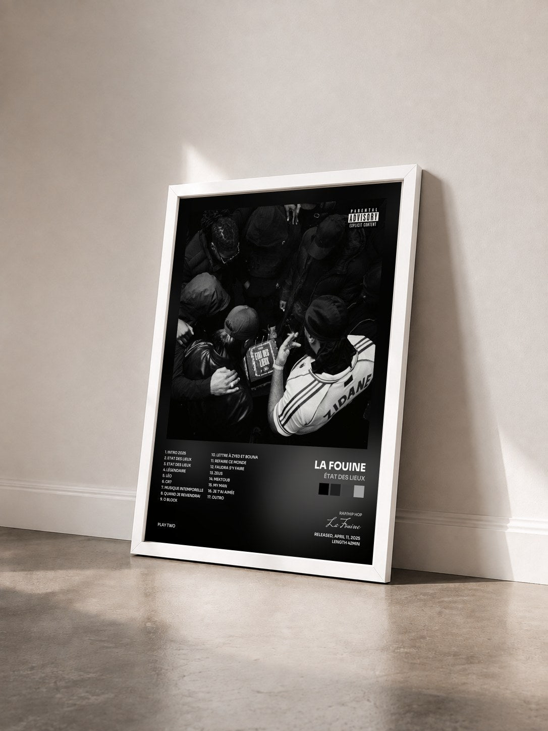 #blanc Tableau de l'album ÉTAT DES LIEUX de La Fouine vu de trois quarts, cadre blanc