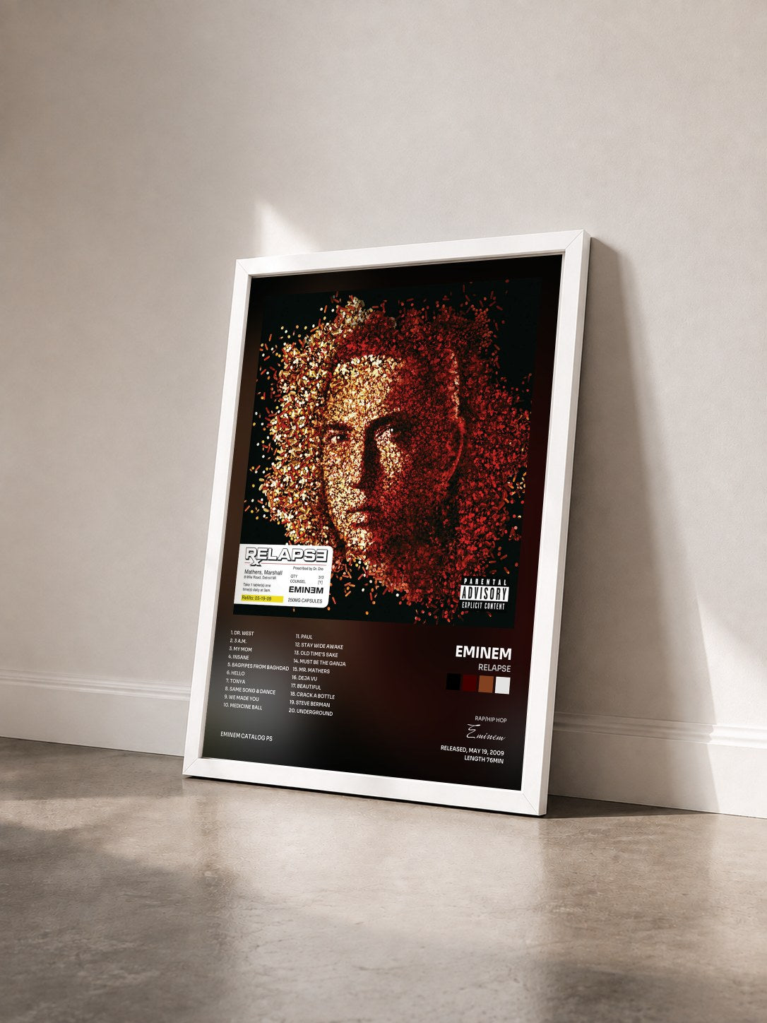 #blanc Tableau de l'album Relapse de Eminem vu de trois quarts, cadre blanc