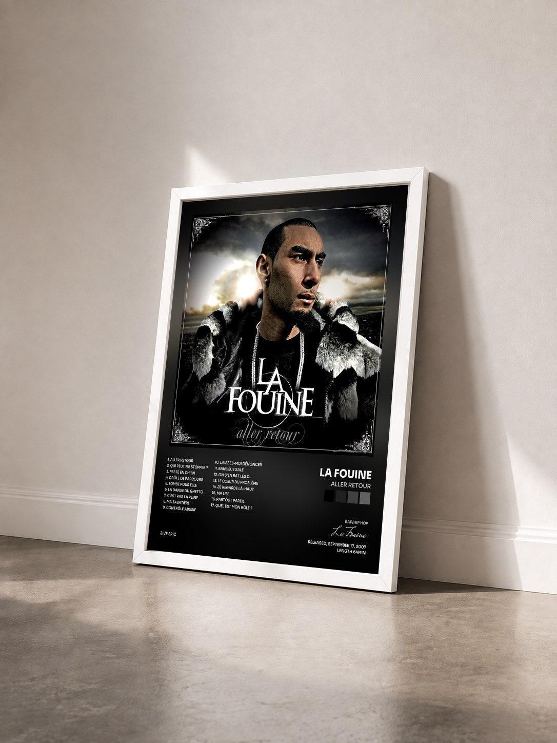 #blanc Tableau de l'album Aller Retour de La Fouine vu de trois quarts, cadre blanc