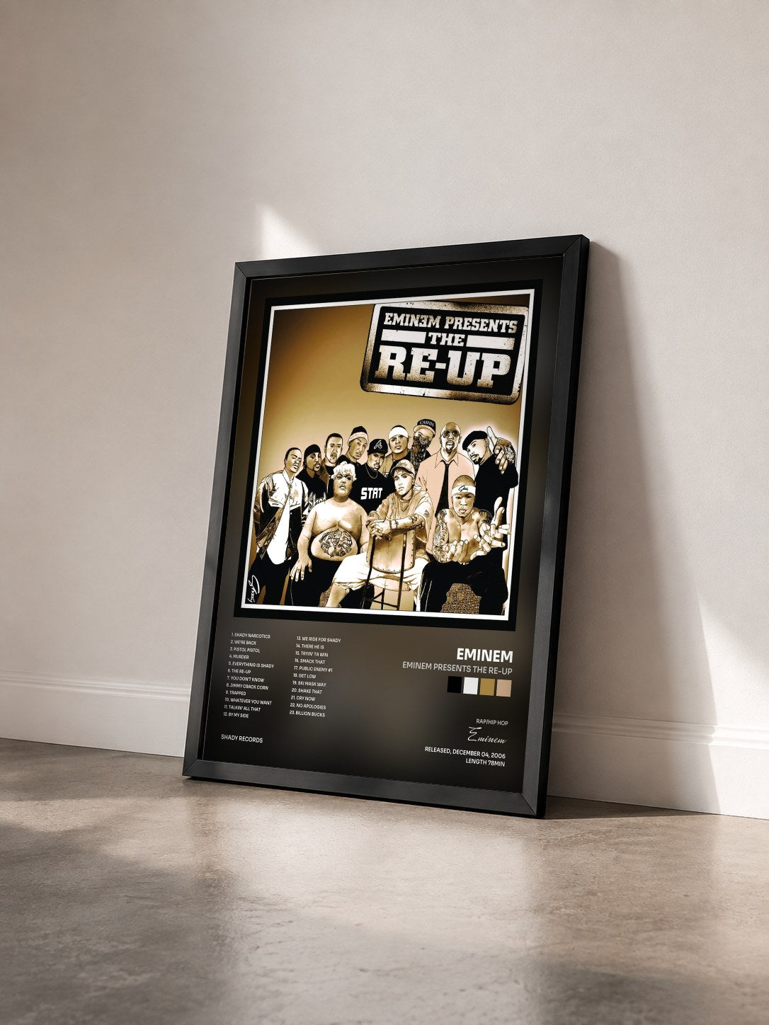 #noir Tableau de l'album Eminem Presents The Re-Up de Eminem vu de trois quarts, cadre noir
