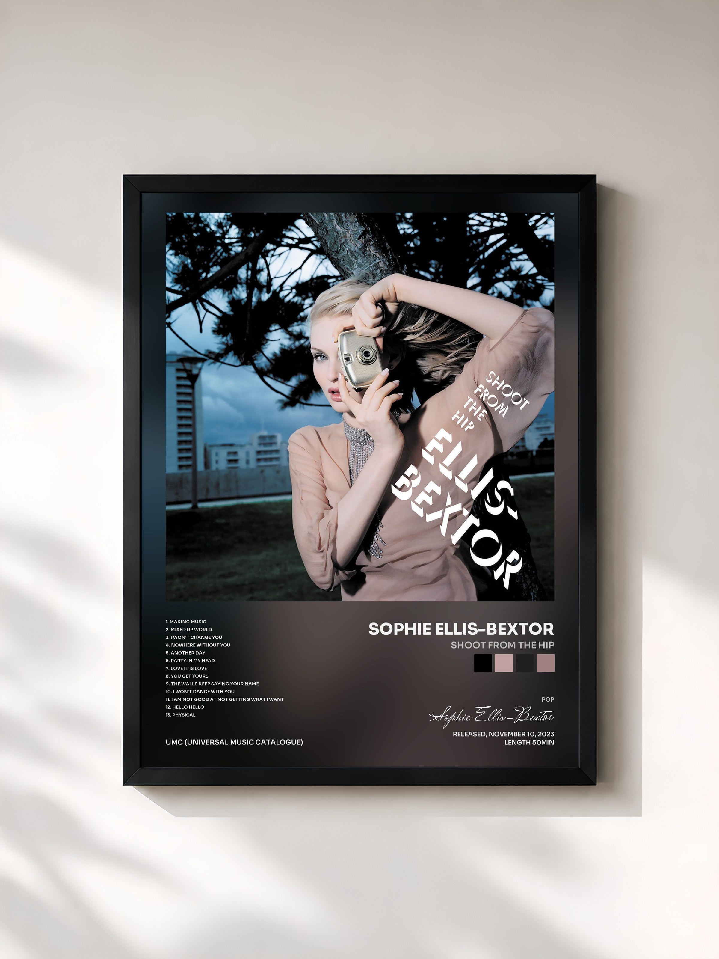 #noir Tableau de l'album Shoot From The Hip de Sophie Ellis-Bextor, cadre noir, imprimé et encadré en France