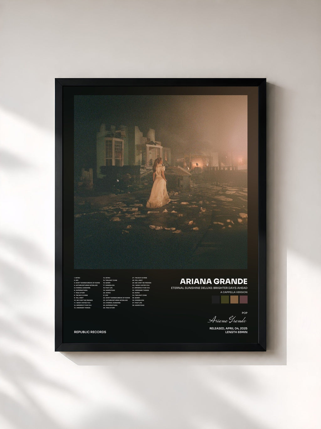 #noir Tableau de l'album eternal sunshine deluxe: brighter days ahead (a cappella version) de Ariana Grande, cadre noir, imprimé et encadré en France