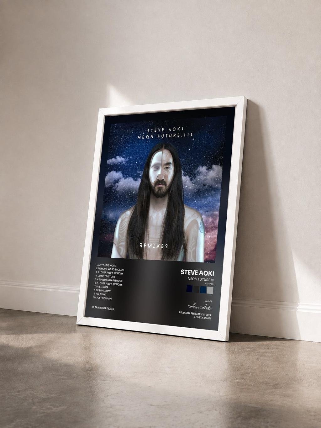 #blanc Tableau de l'album Neon Future III (Remixes) de Steve Aoki vu de trois quarts, cadre blanc