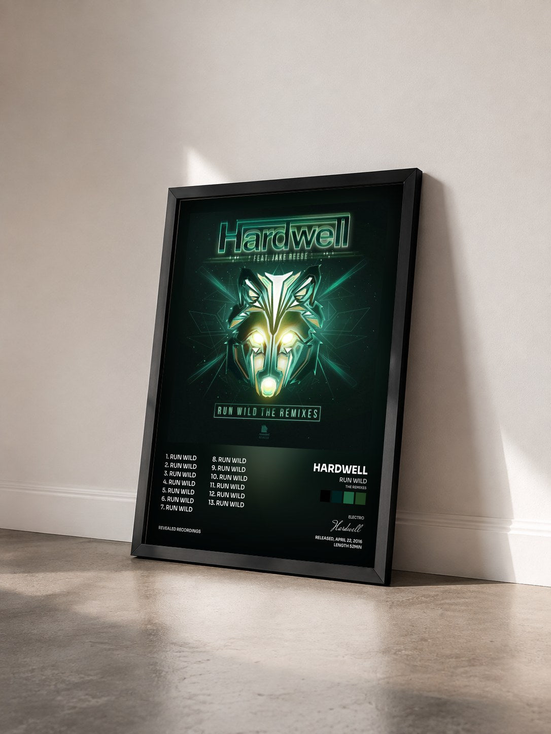 #noir Tableau de l'album Run Wild (The Remixes) de Hardwell vu de trois quarts, cadre noir
